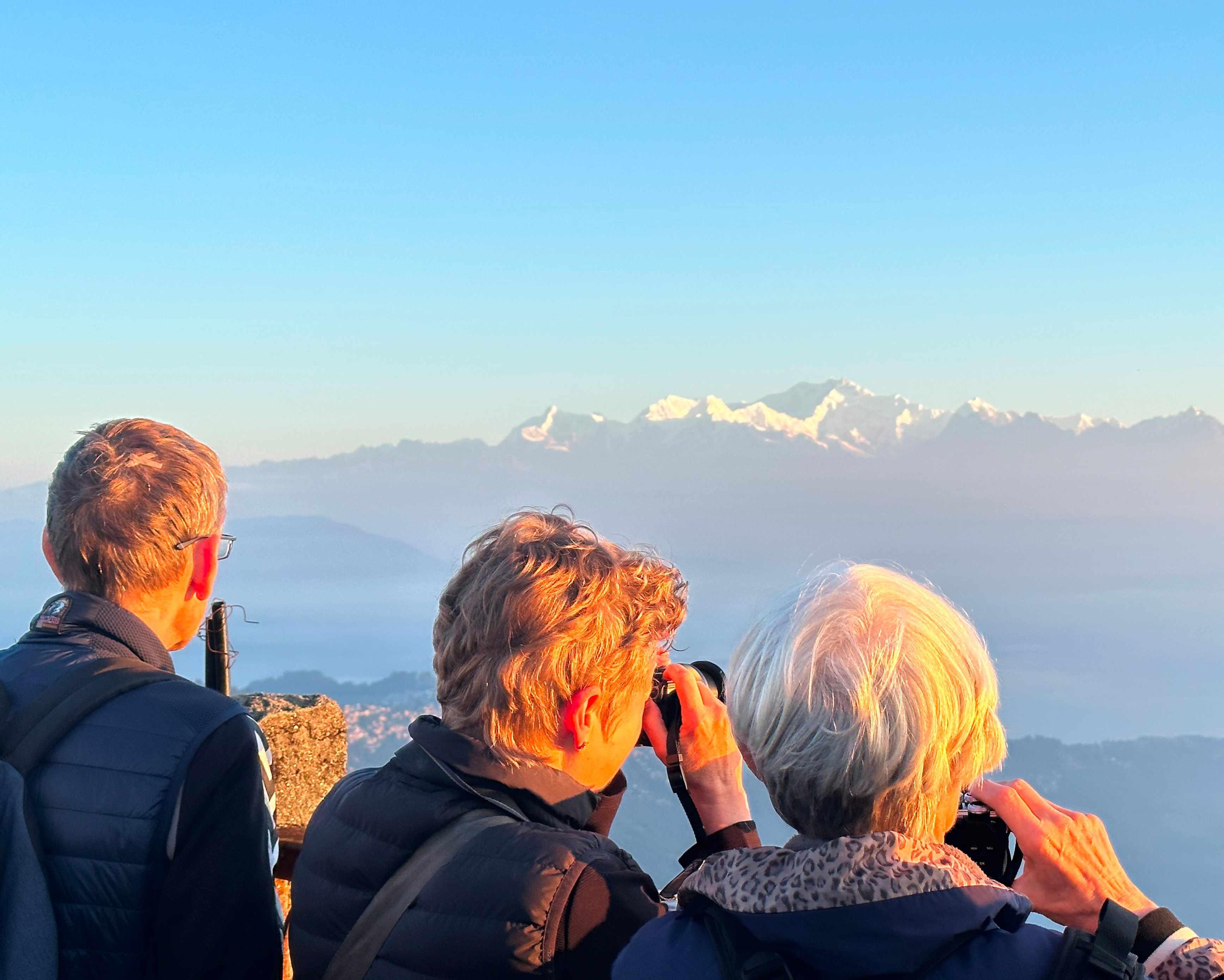 Darjeeling: Tiger Hill Sunrise & Guided Trekking Day Tour