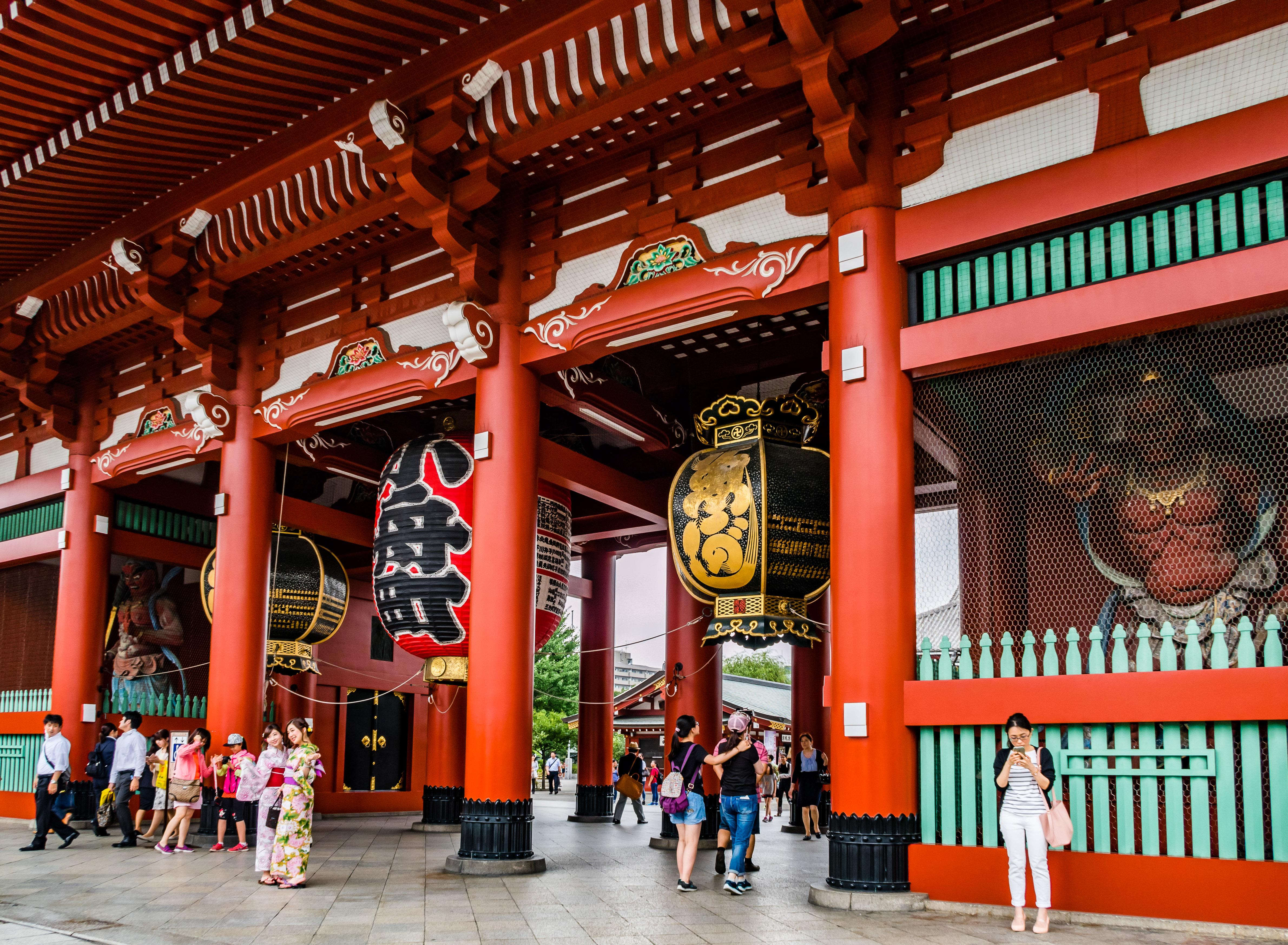 Asakusa Highlights Walk: Sensoji, Skytree & Local Snacks