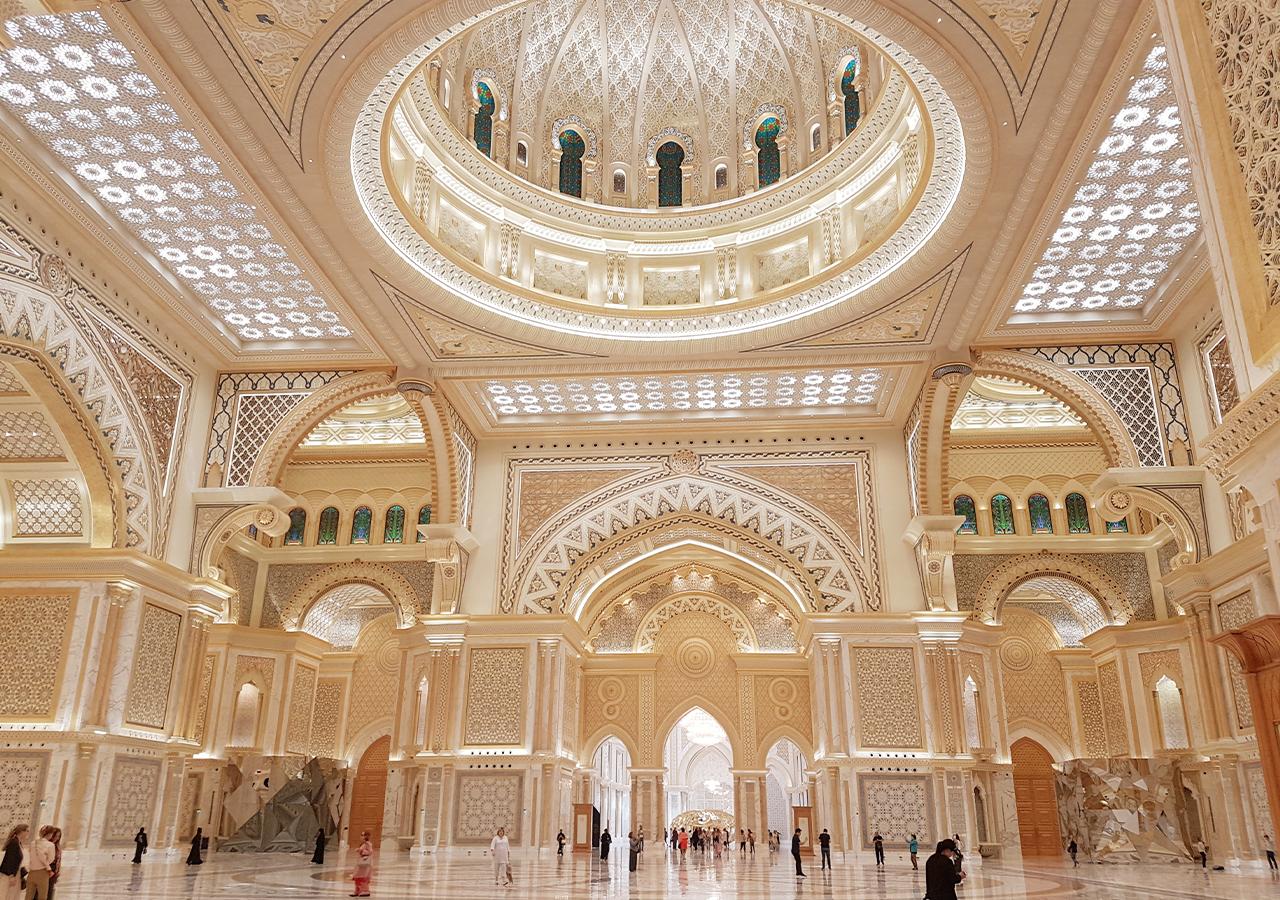 Abu Dhabi Grand Mosque, Presidential Palace & Heritage Village Day Tour from Dubai