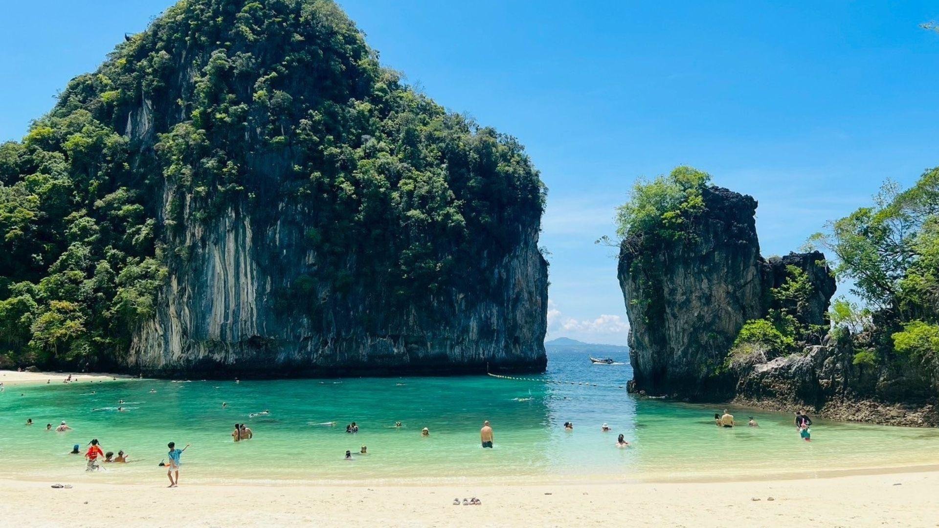 Krabi Hong Islands Speedboat Day Trip with Lunch