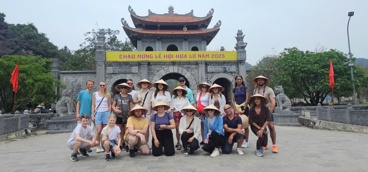 Hanoi to Ninh Binh: Hoa Lu, Trang An & Mua Cave Day Tour