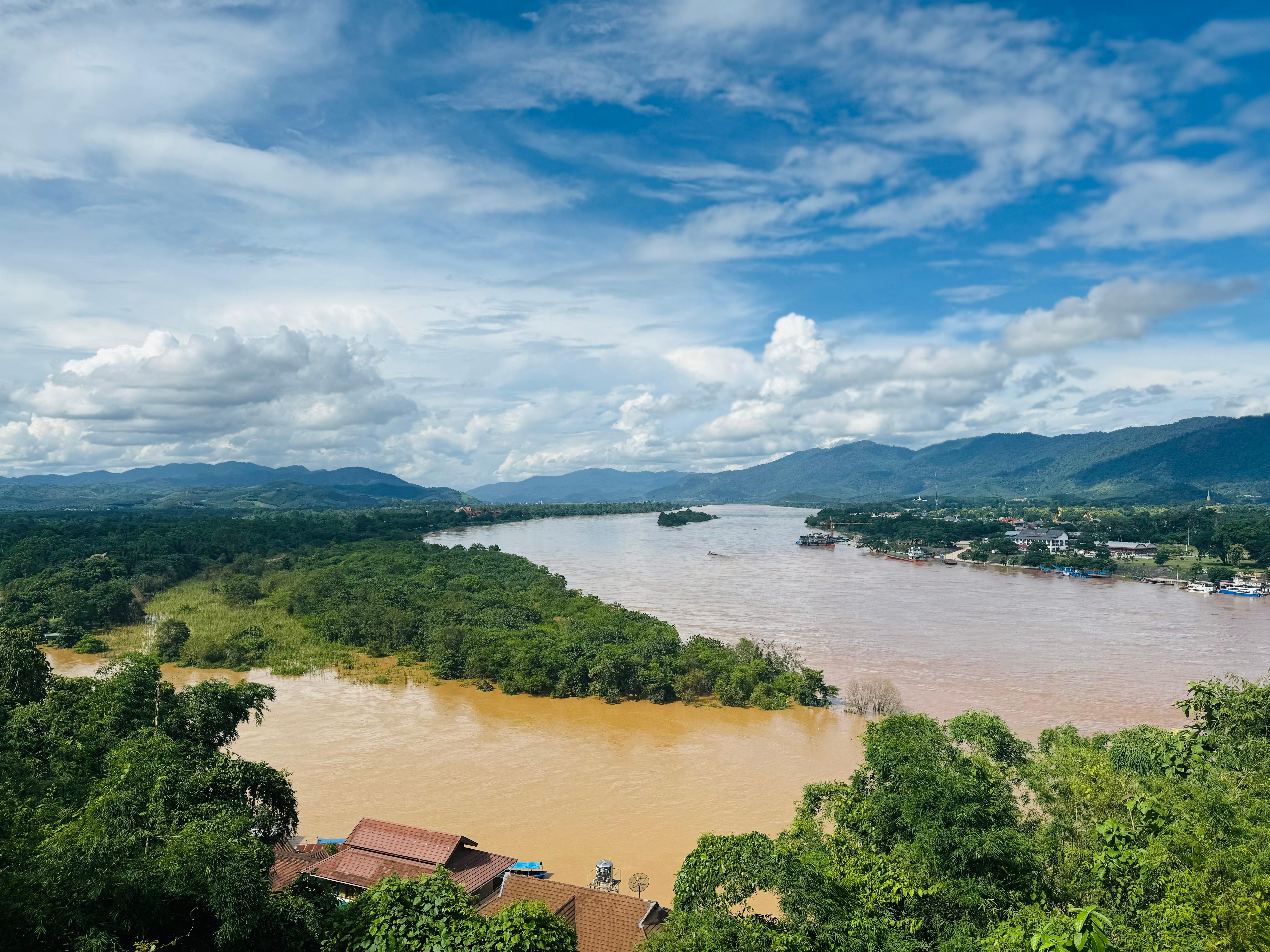Chiang Rai: 7 Iconic Landmarks & Riverside Buffet Tour