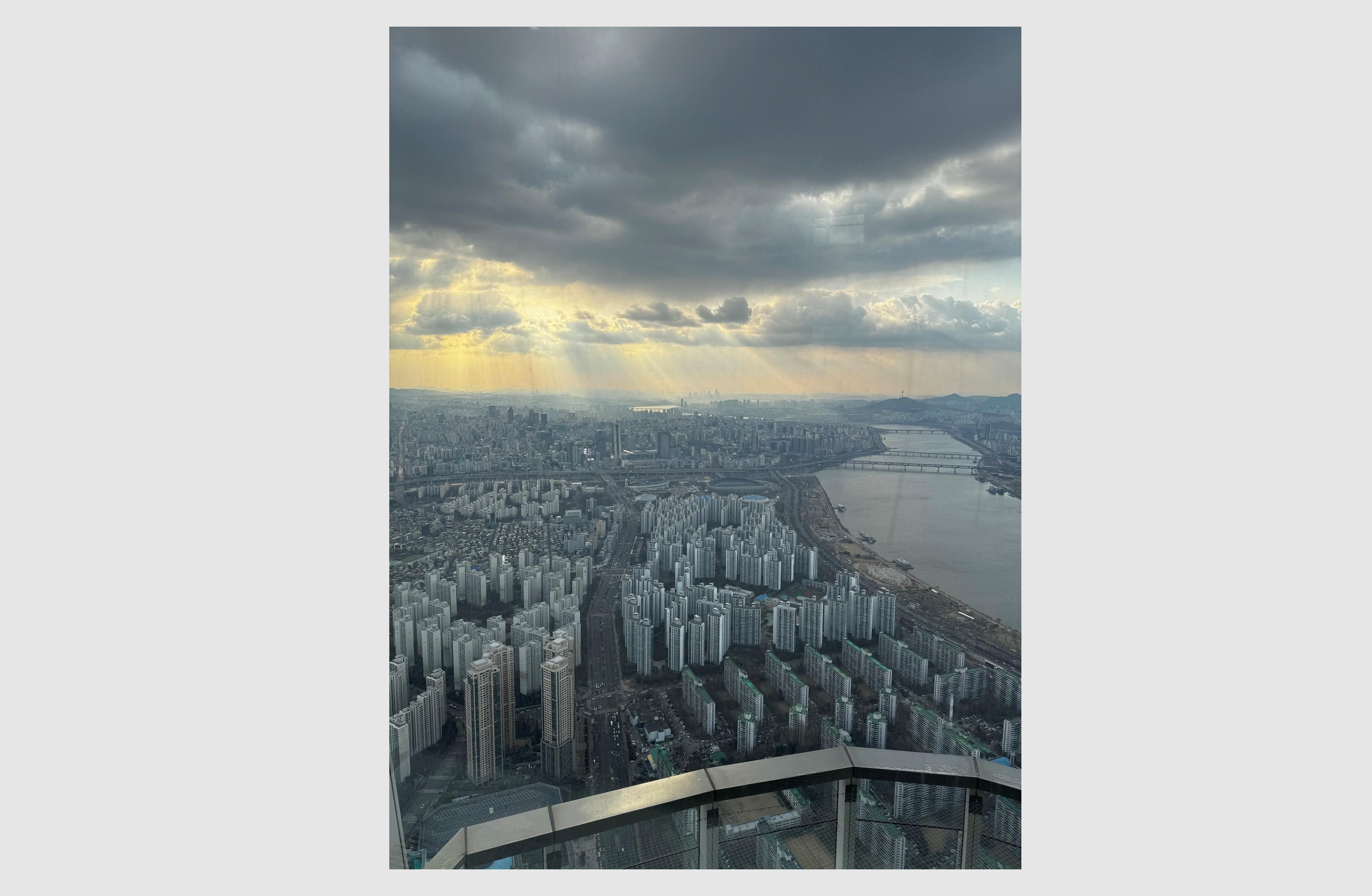 Seoul Private Luxury Vehicle Tour (English & Spanish Guide)