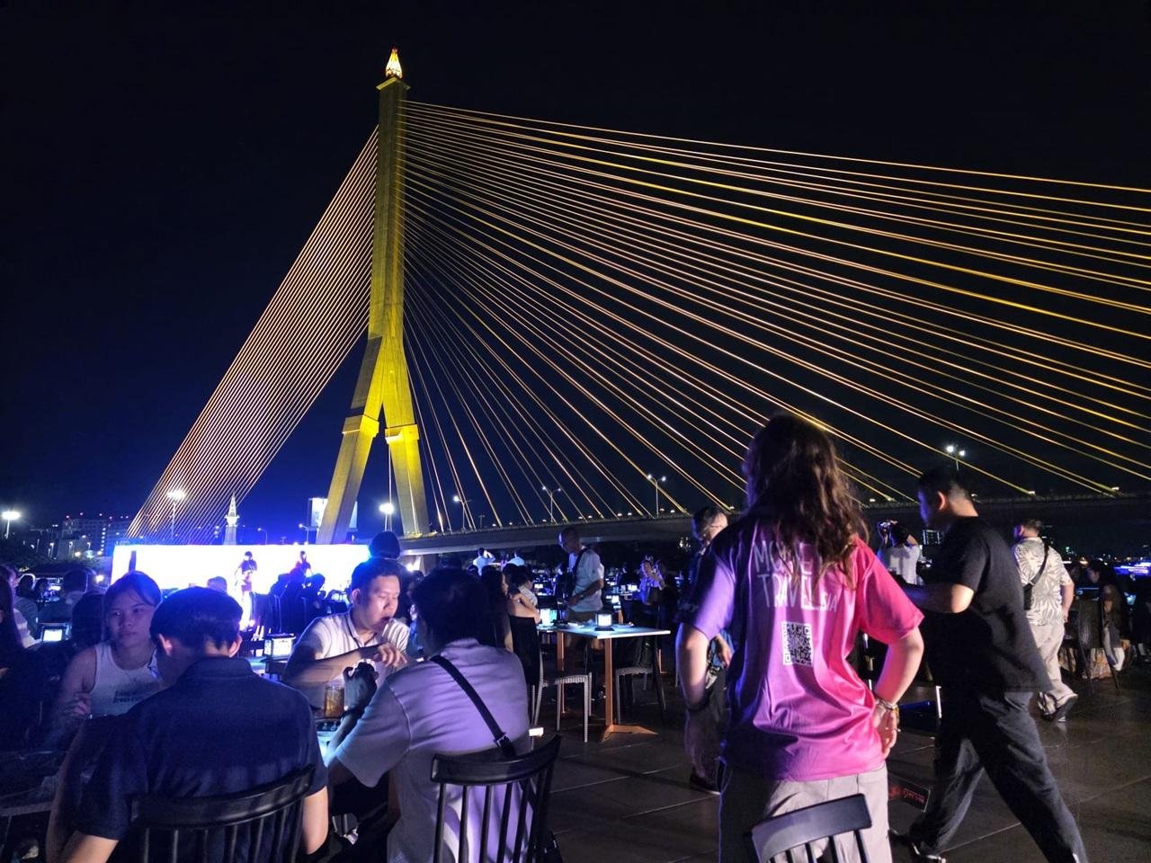Bangkok Chao Phraya River Dinner Cruise with Unlimited Beer