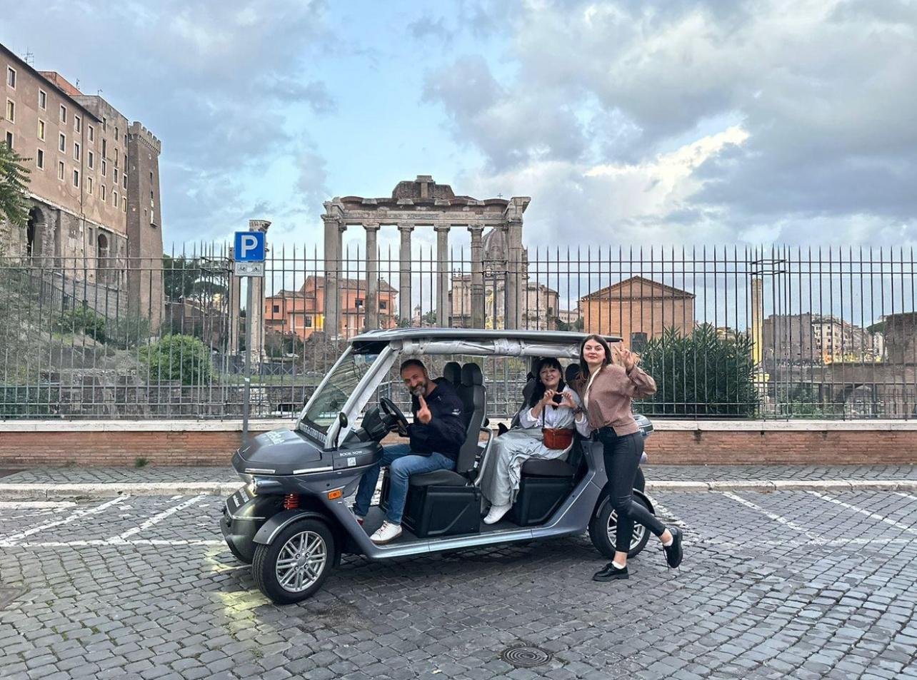 Private Golf Cart Tour of Rome's Major Landmarks