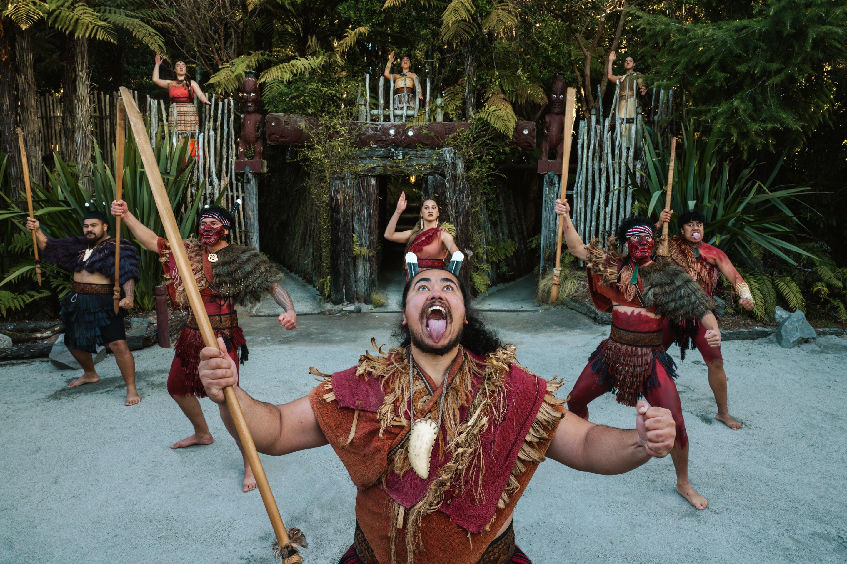 Māori cultural experience in Rotorua — village, haka and hangi — image 6