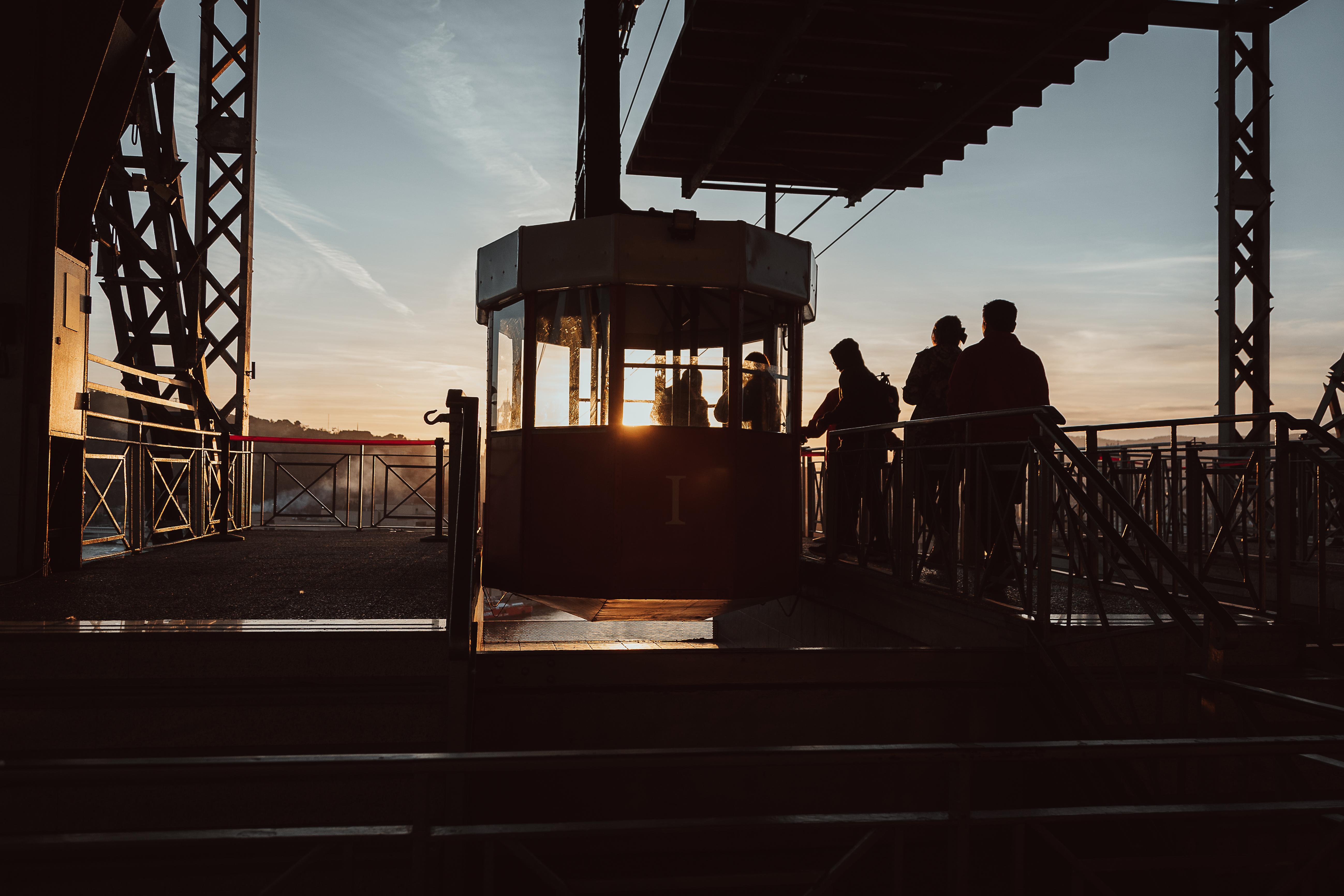 Barcelona Land, Sky & Sea: E-Bike, Cable Car & Sailboat Adventure