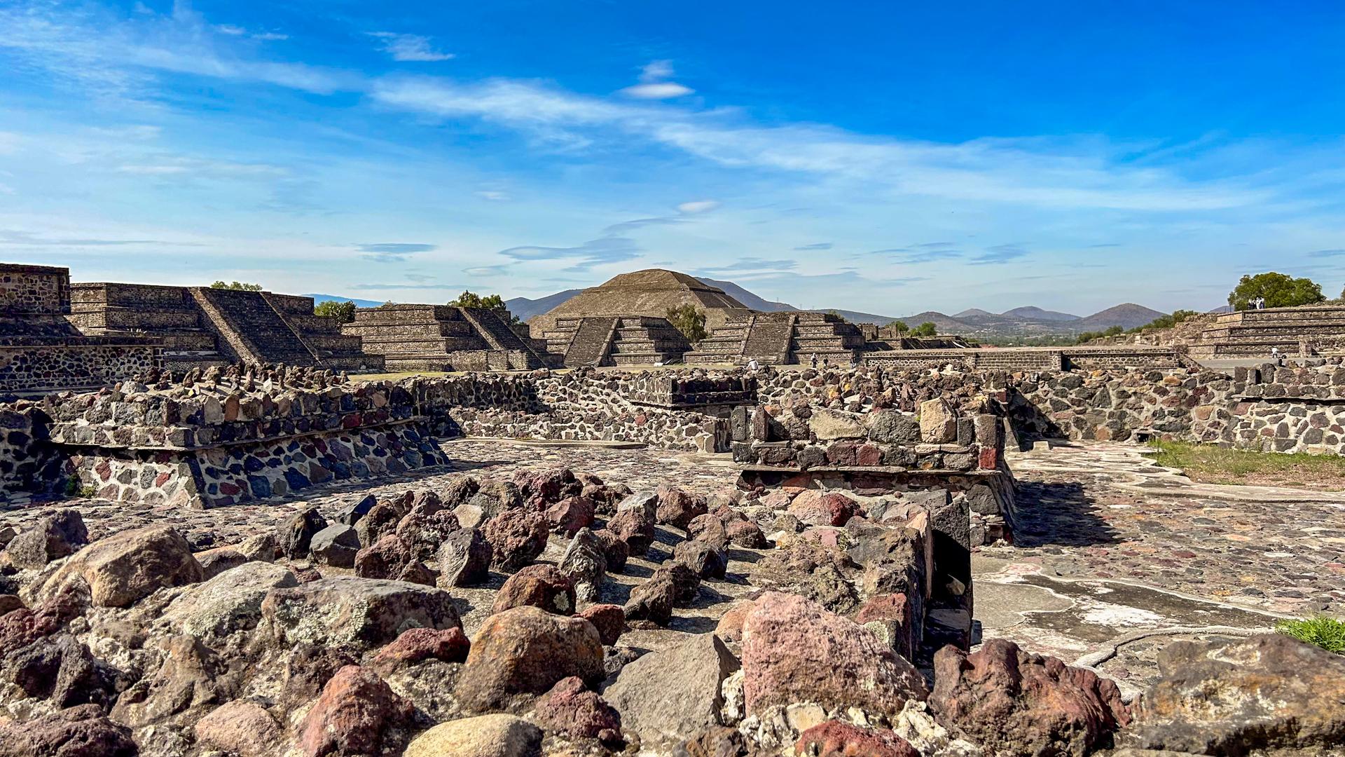 Teotihuacan, Tlatelolco & Guadalupe Shrine Full-Day Tour