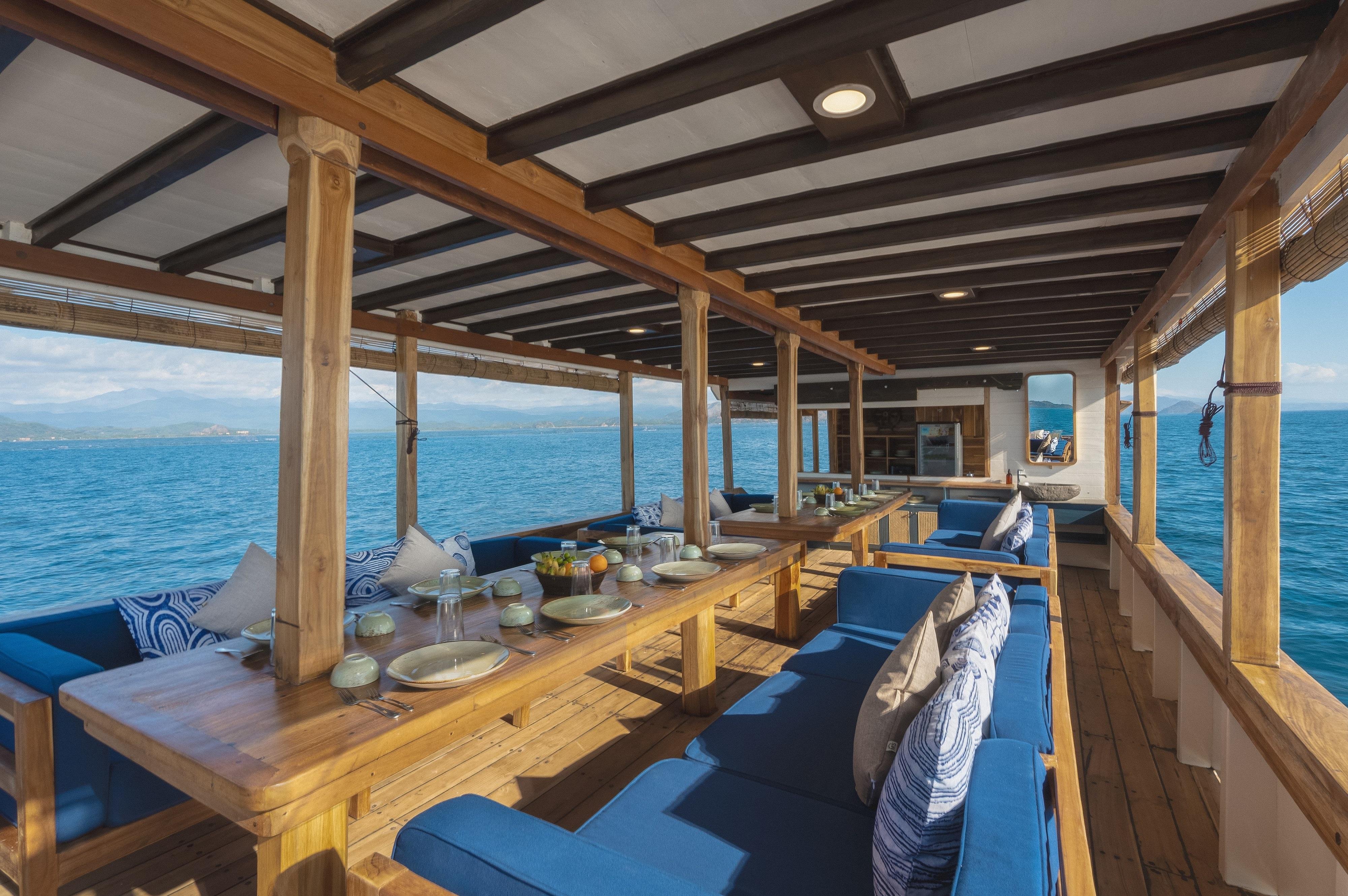 Komodo National Park Day Cruise: 4 Islands & Onboard Meals