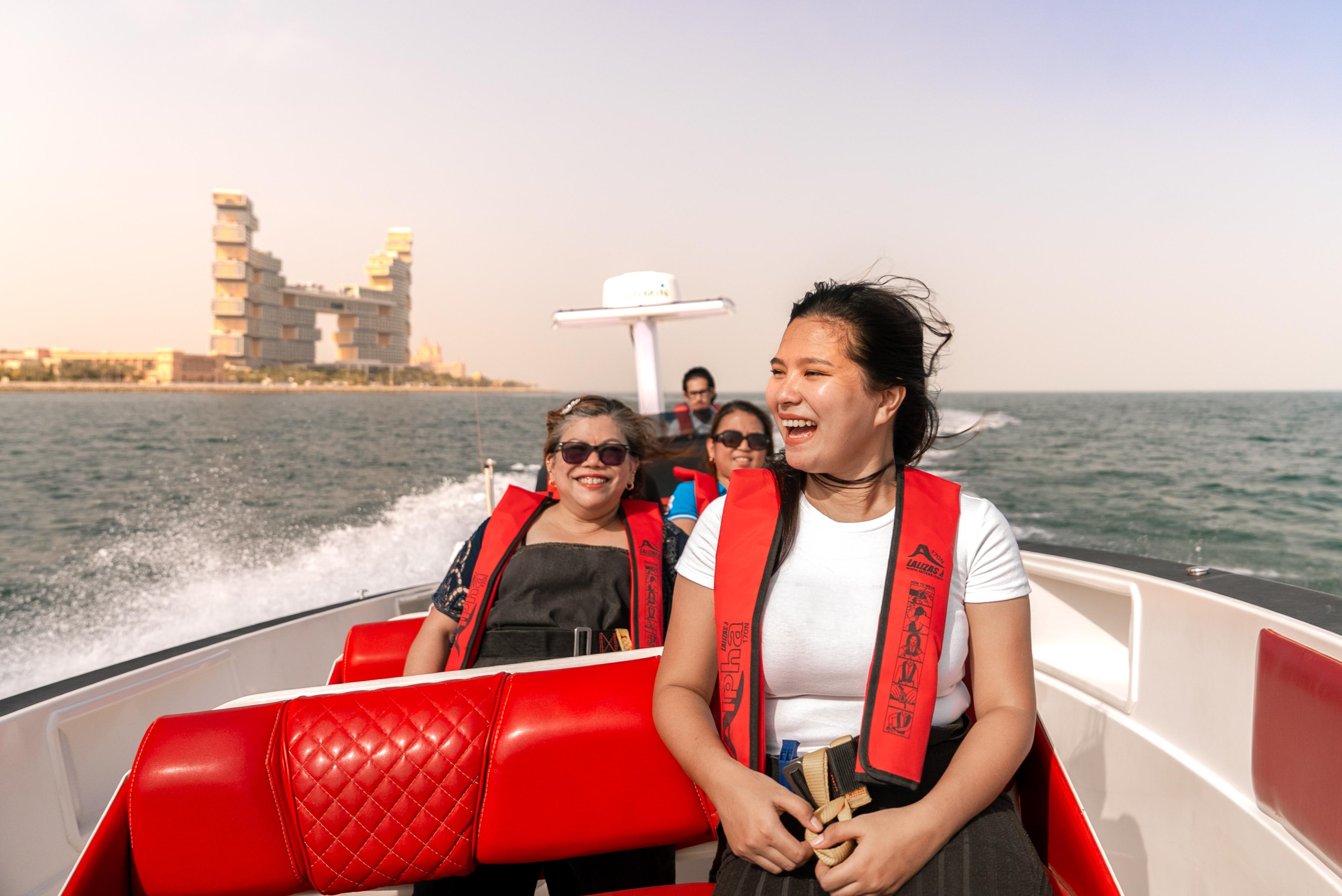 Dubai Marina Speed Boat Tour: Atlantis & Burj Al Arab Views