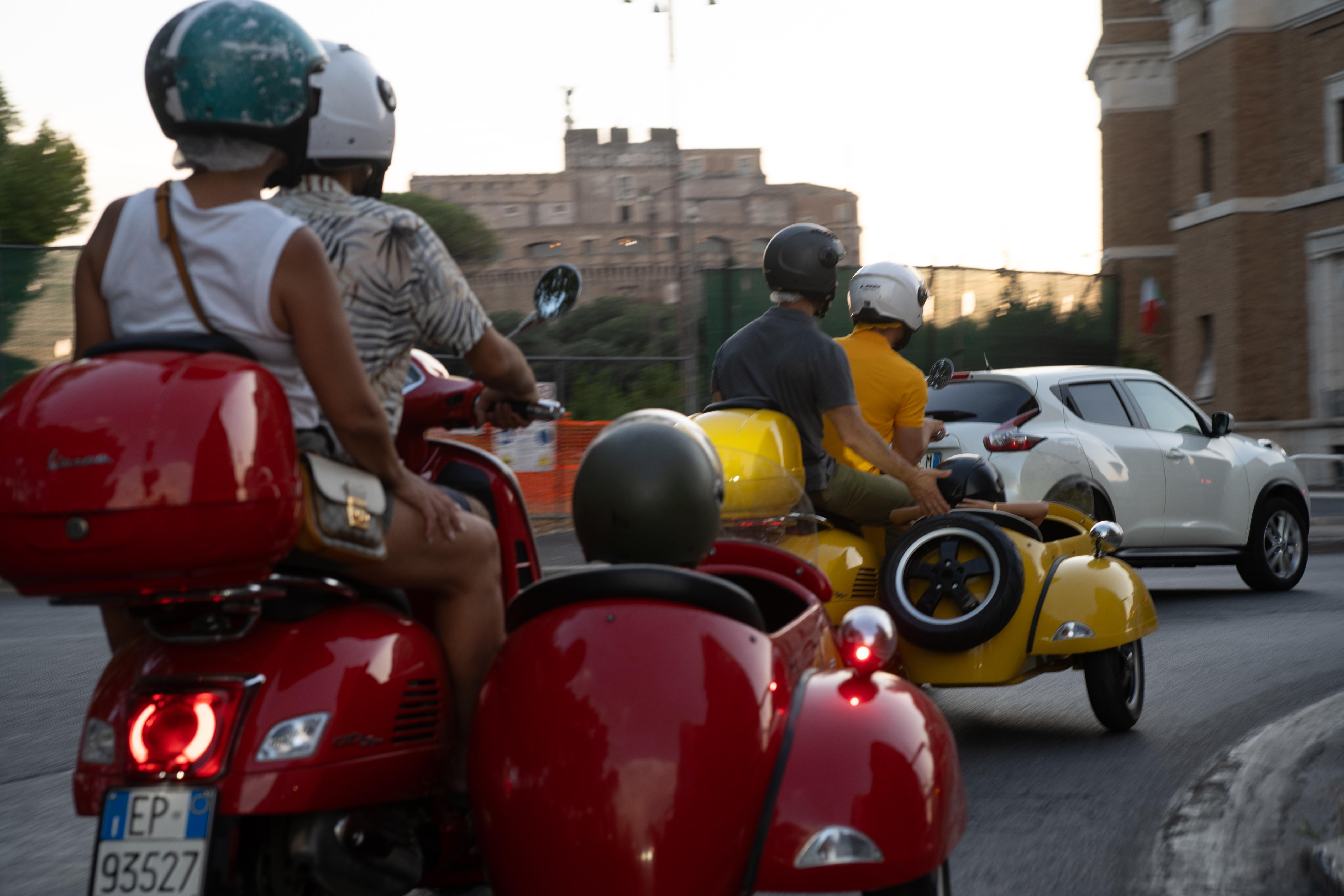 Rome vespa sidecar tour driver city highlights — image 10