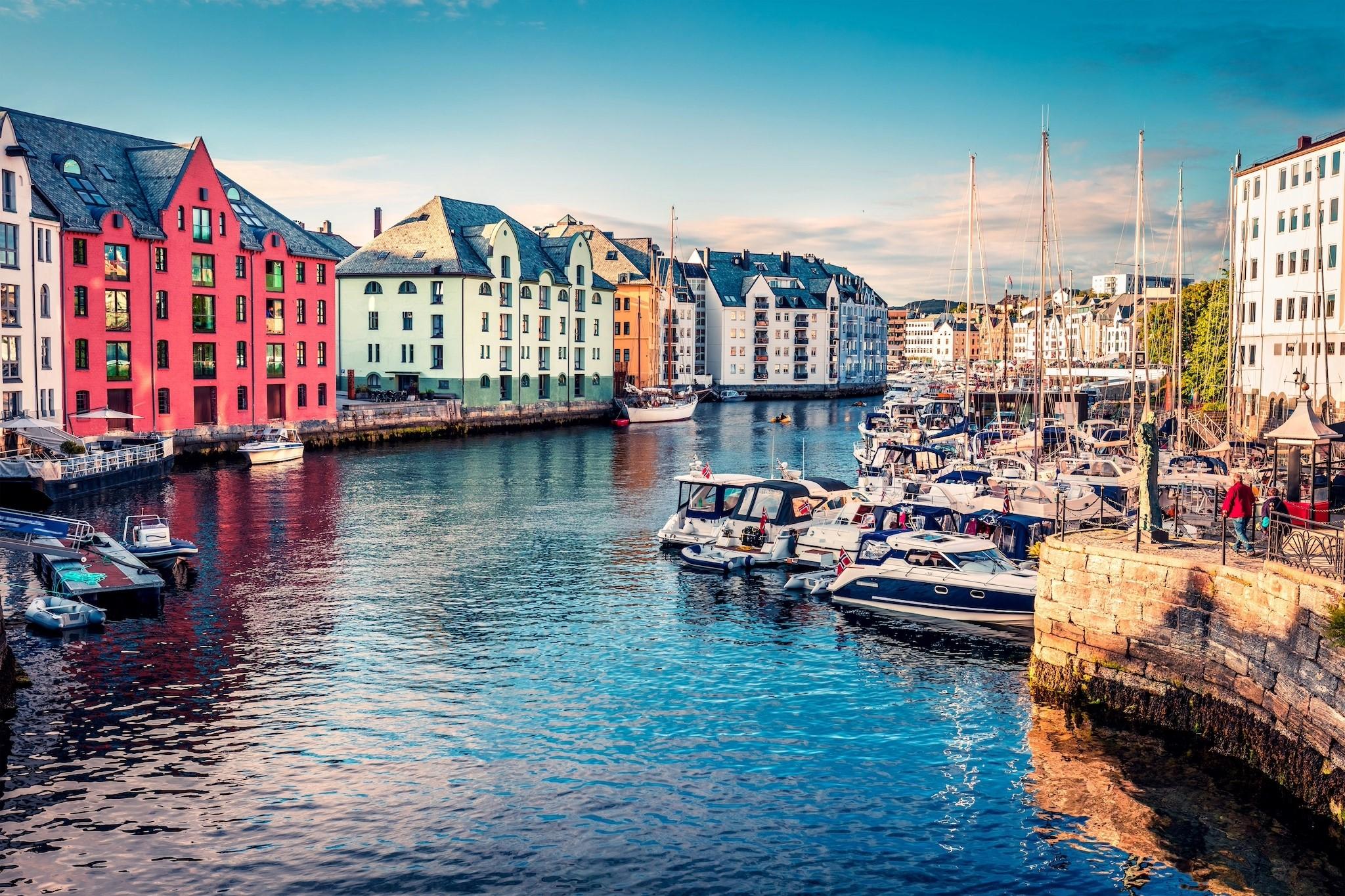 7-Day Norwegian Fjords: Geirangerfjord, Sognefjord & Ålesund