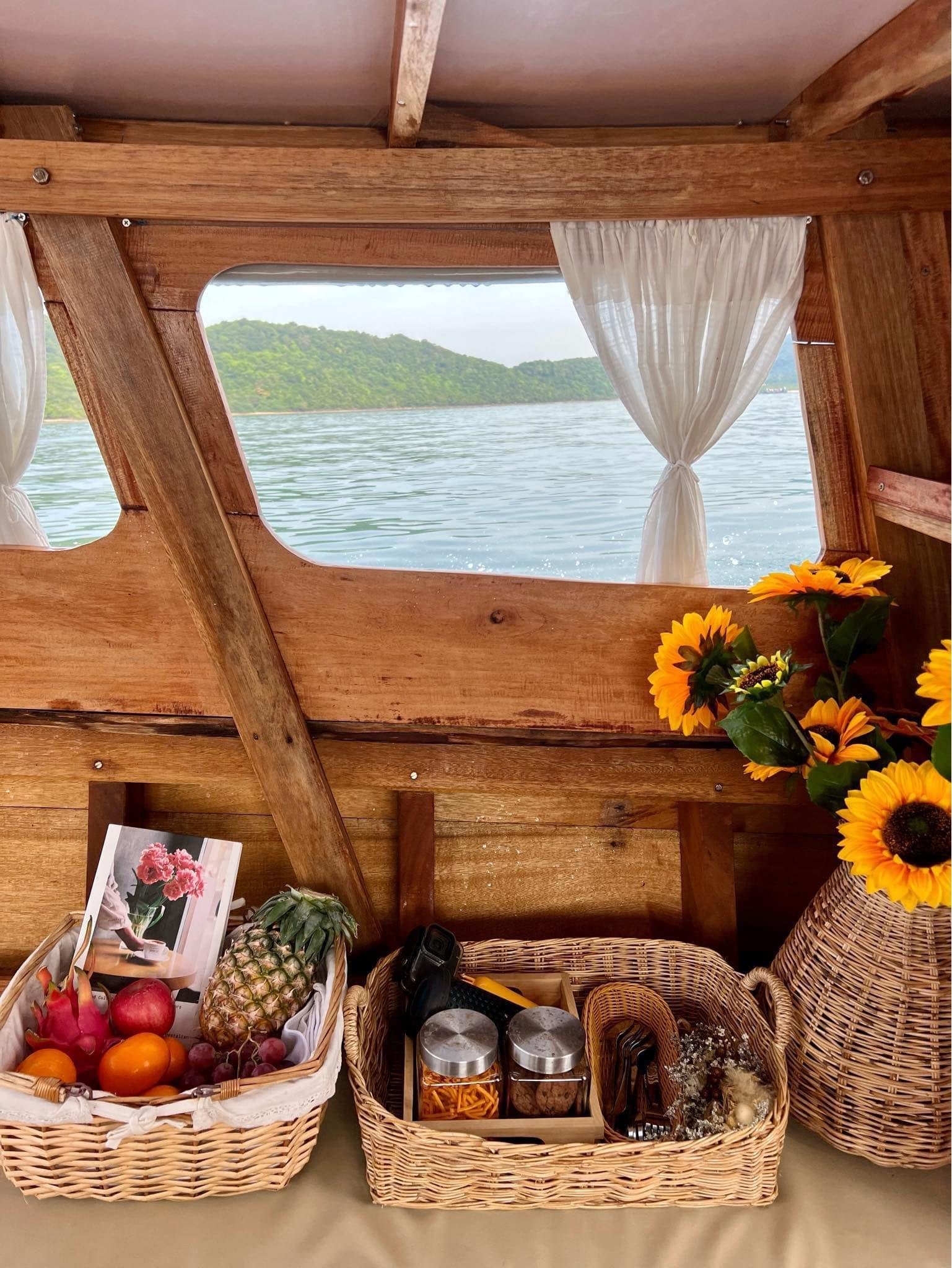Private Luxury Longtail Boat Tour from Krabi
