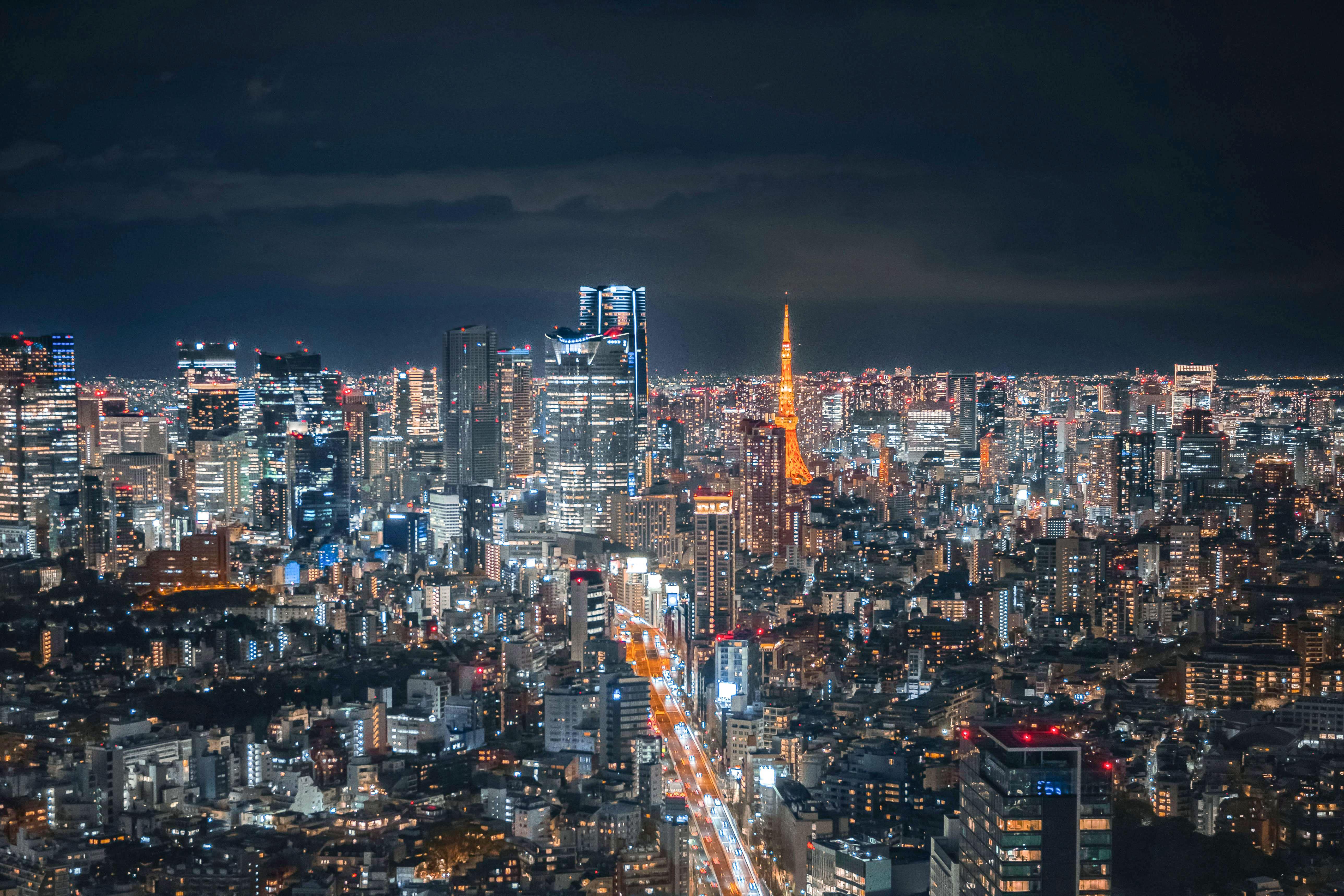 Shibuya After Dark: Night Walking Tour & Tokyo Rooftop Views