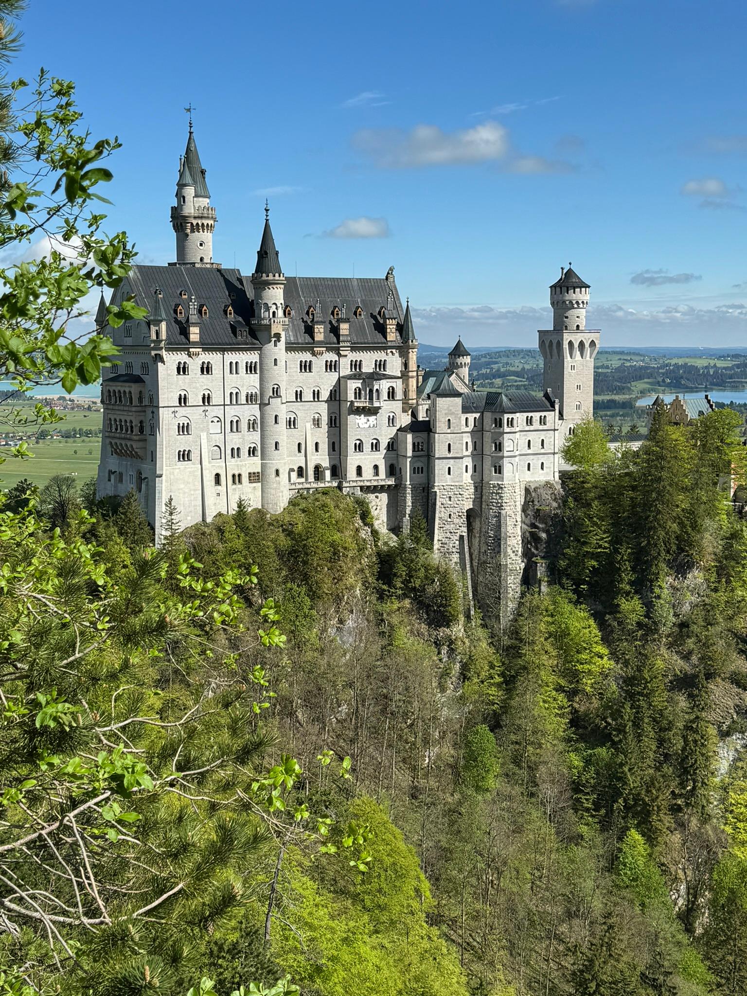 Neuschwanstein & Linderhof Castles: Small-Group Day Tour from Füssen