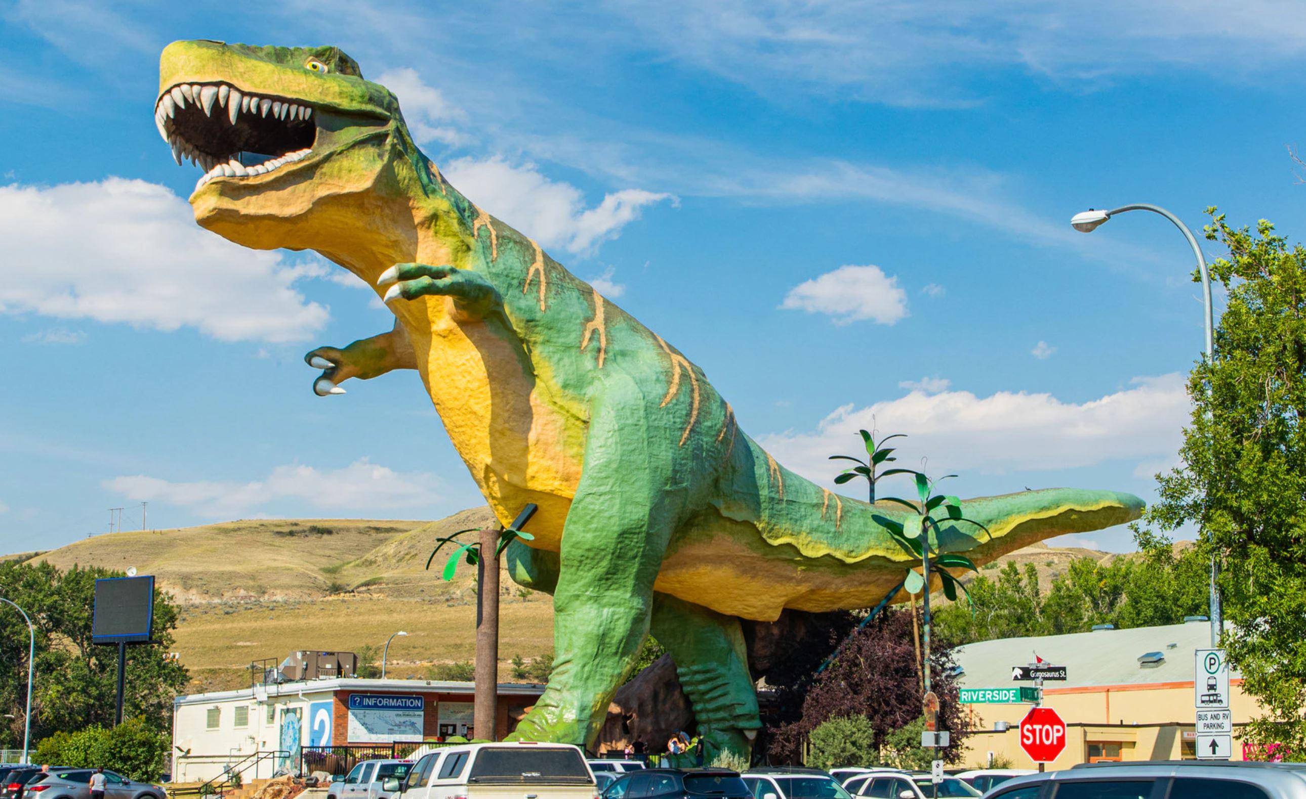 Drumheller Badlands Adventure with Dinosaur Museum & Hoodoos