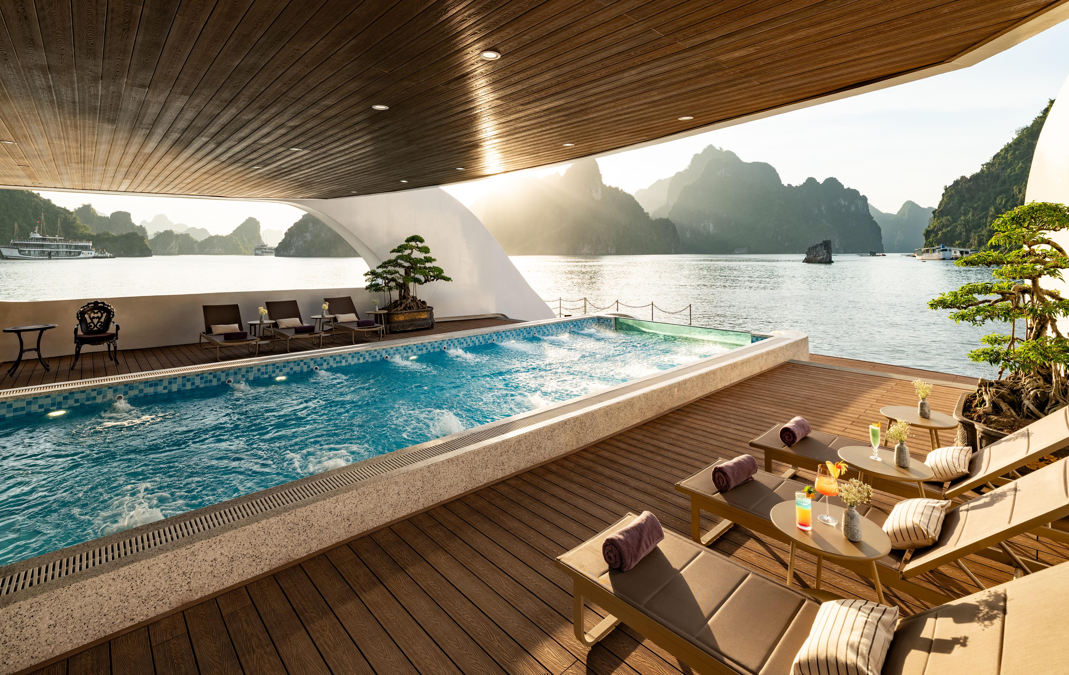 2-Day Lan Ha & Ha Long Bay Luxury Cruise with Free Hanoi Transfer