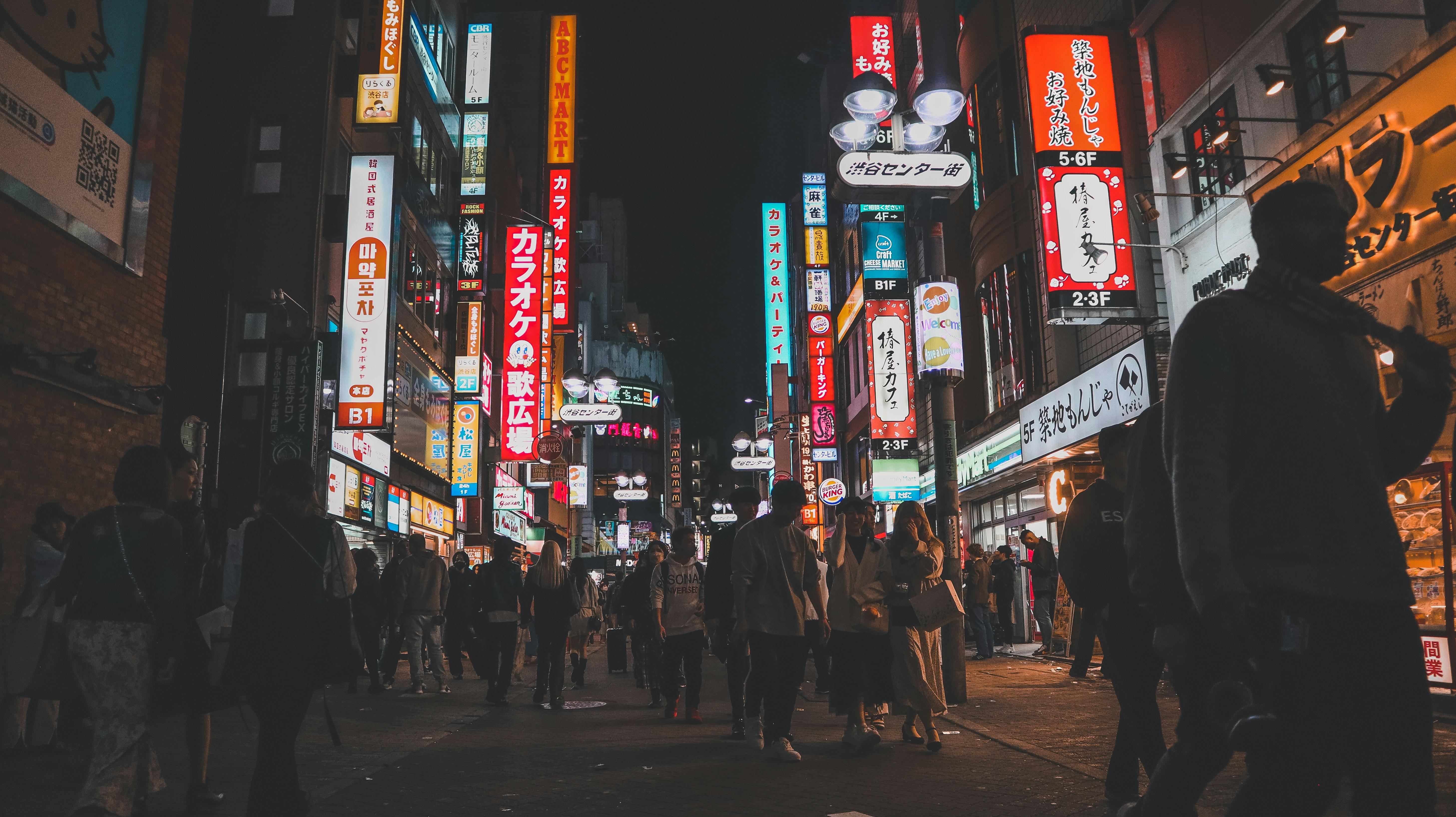 Shibuya After Dark: Night Walking Tour & Tokyo Rooftop Views