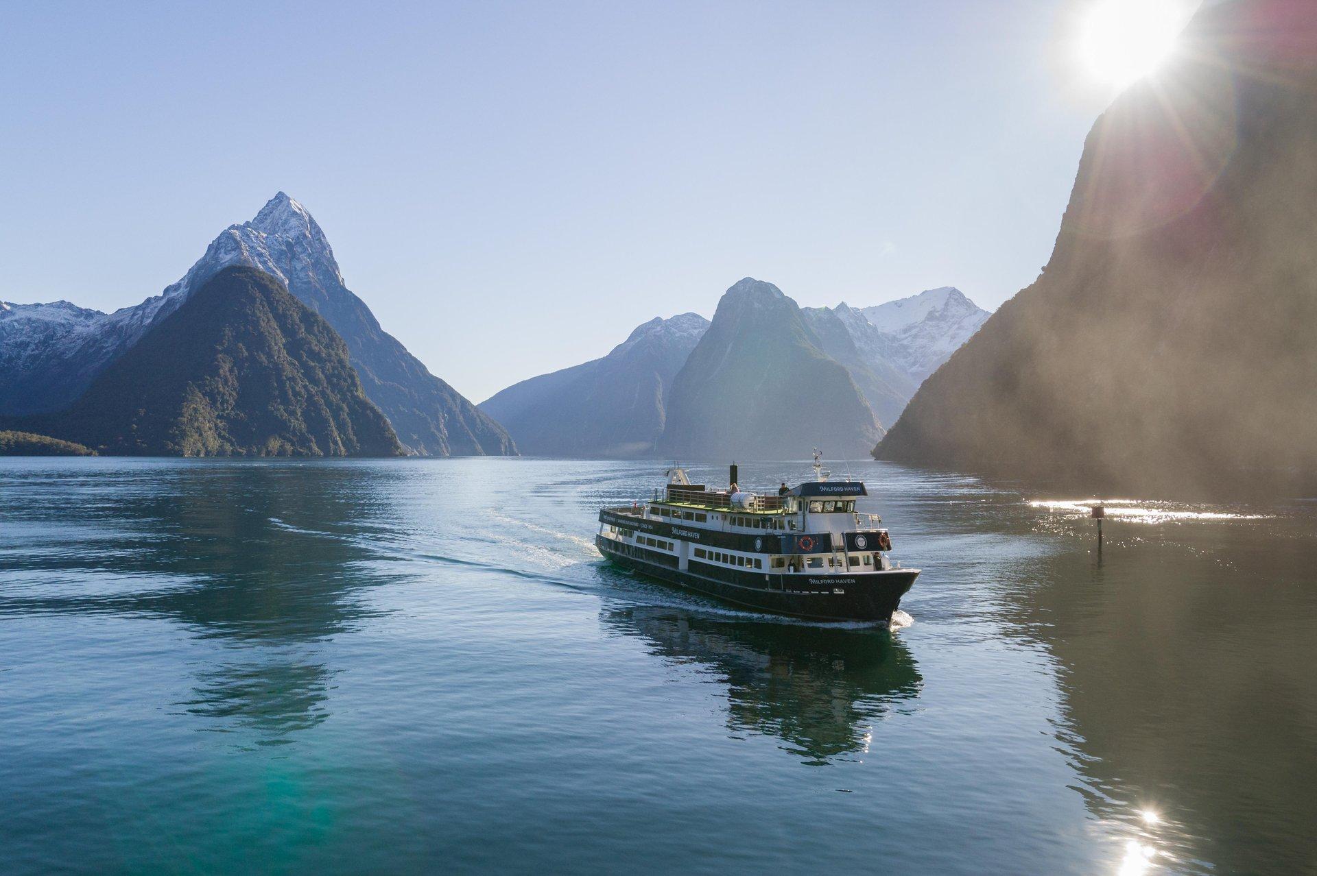Milford Sound Cruise & Scenic Coach from Te Anau