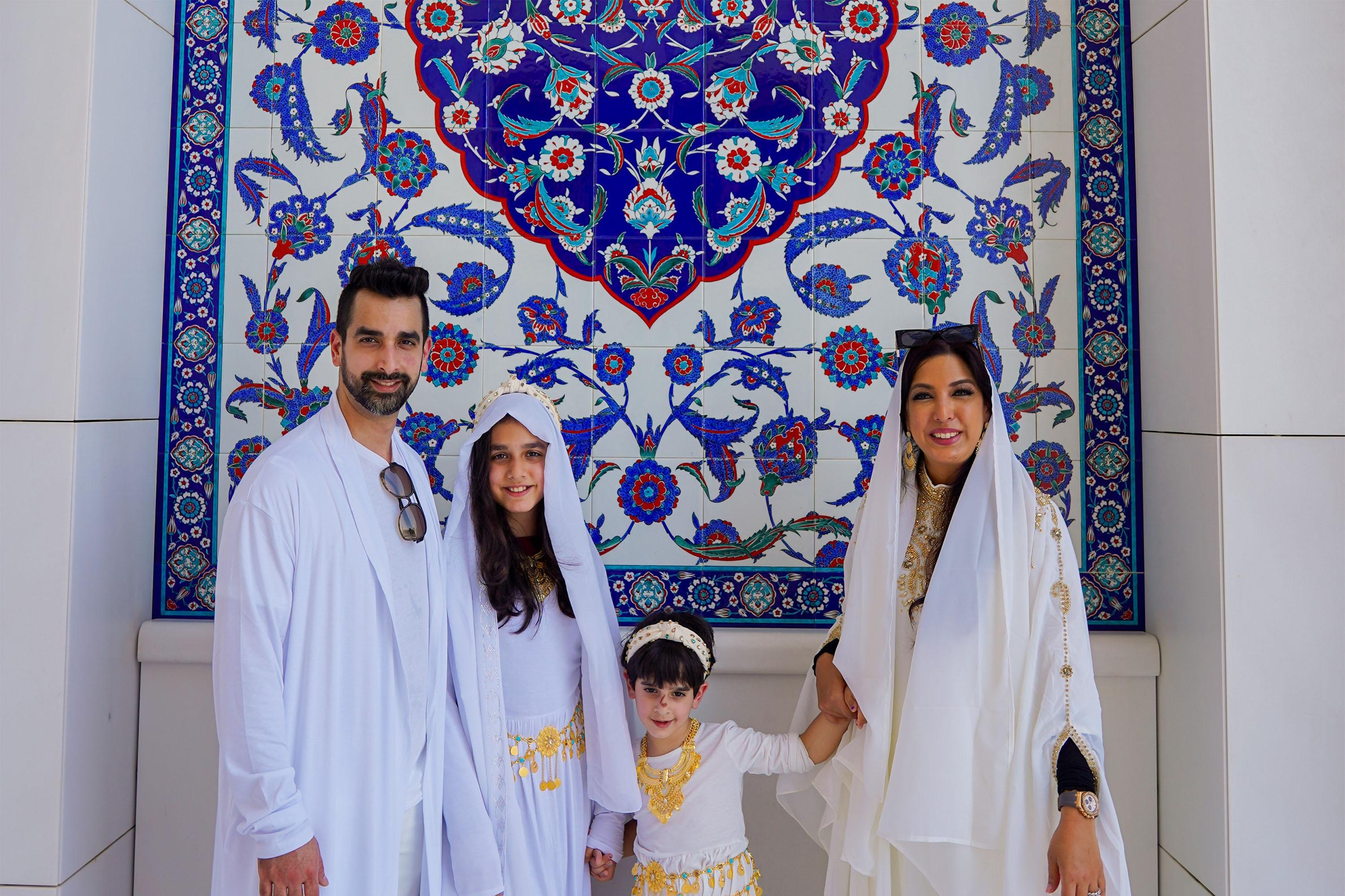 Abu Dhabi Grand Mosque, Presidential Palace & Heritage Village Day Tour from Dubai
