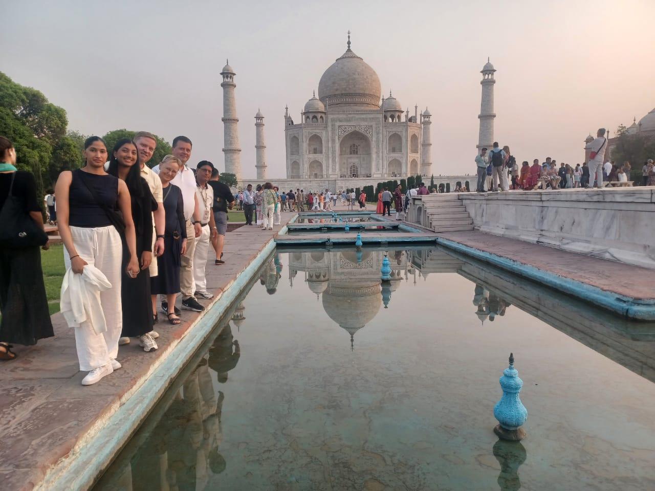 Delhi to Taj Mahal & Agra Private Day Tour with Marriott Lunch