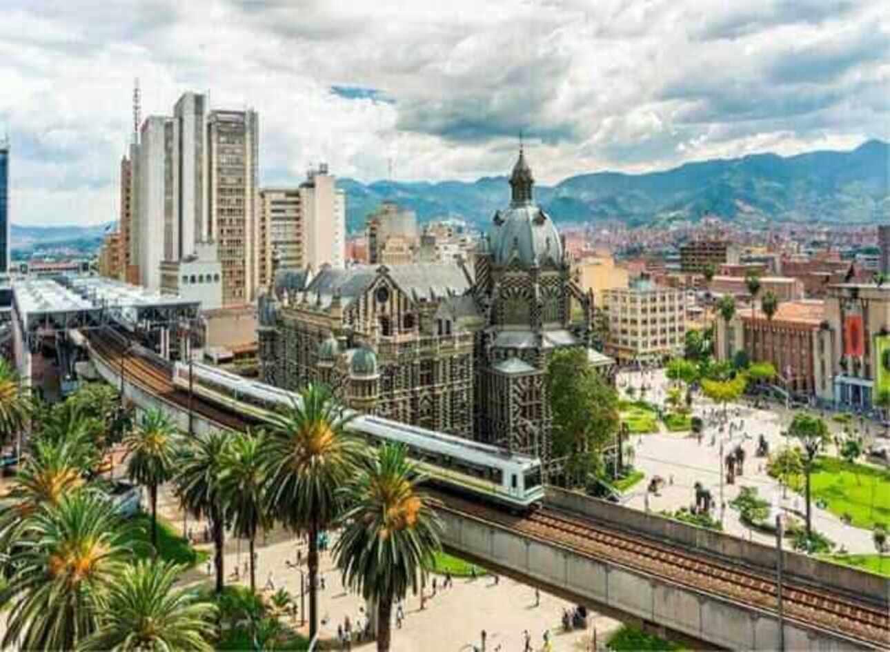 Medellín Highlights: Pueblito Paisa, Botero Plaza & Comuna 13