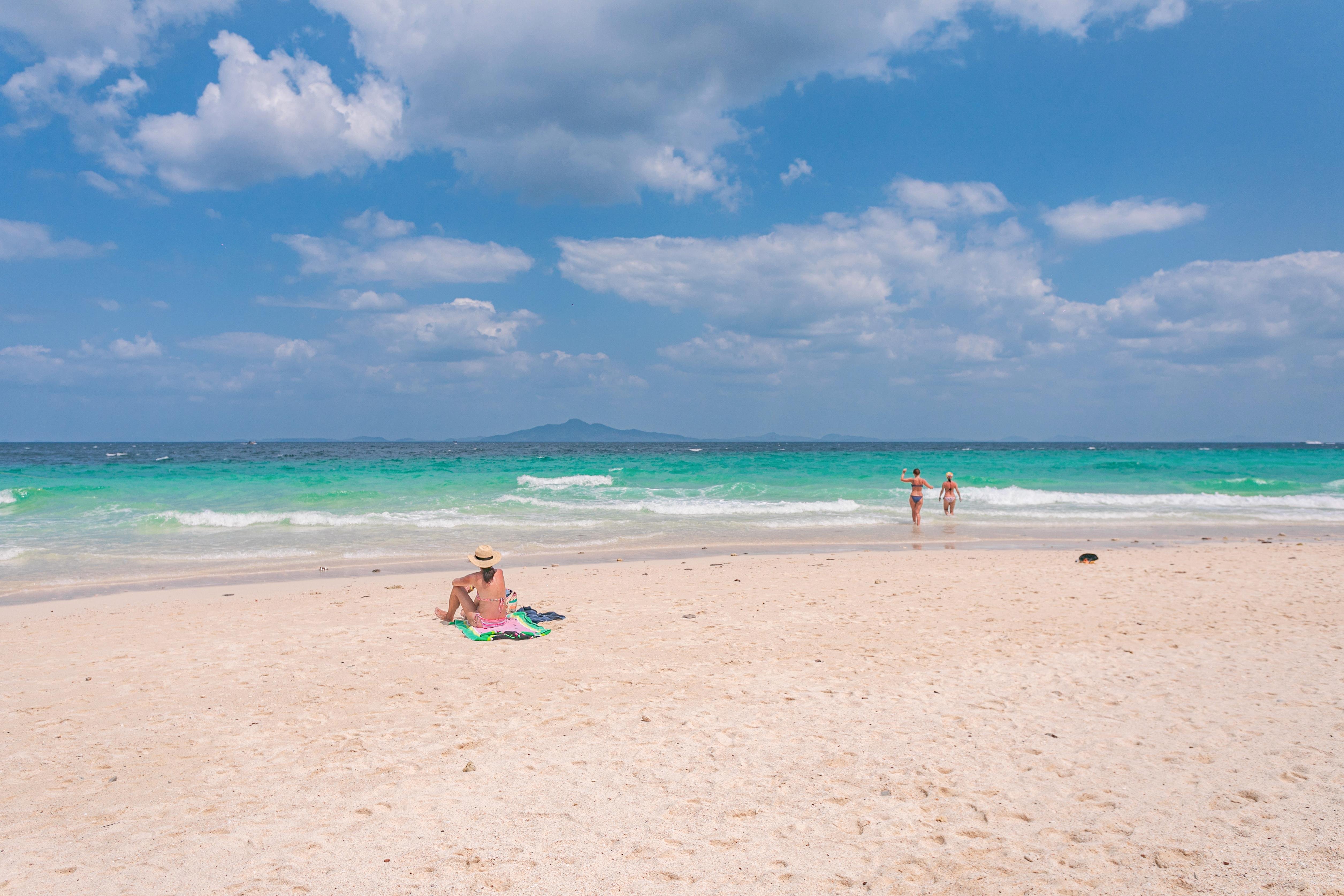 Phuket: Phi Phi, Maya, and James Bond Island Day Cruise