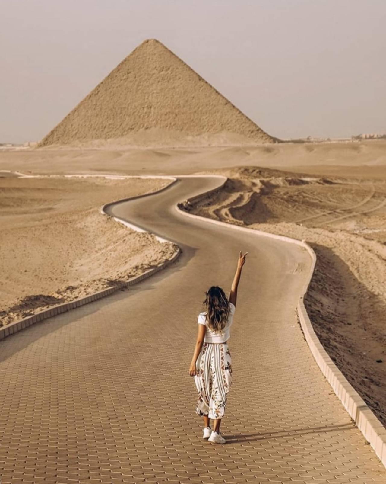 Full-Day Cairo Discovery: Pyramids, Antiquities Museum & Historic Bazaar