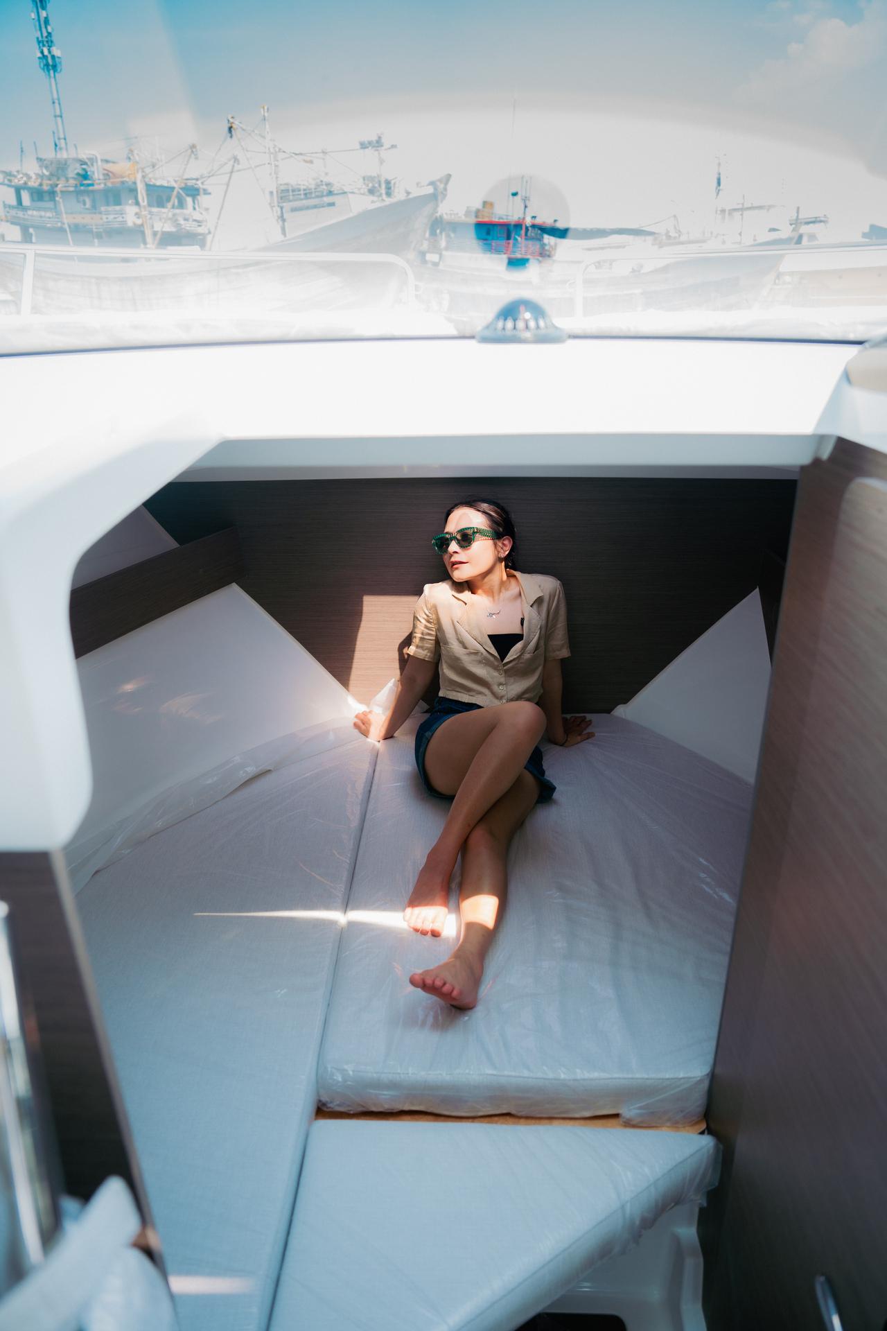Komodo 6-Island Private Yacht Day Trip with Manta Ray Snorkeling