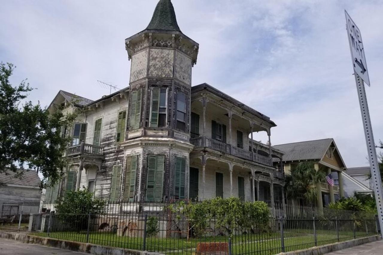 Gilded Age Architecture Private Cart Tour
