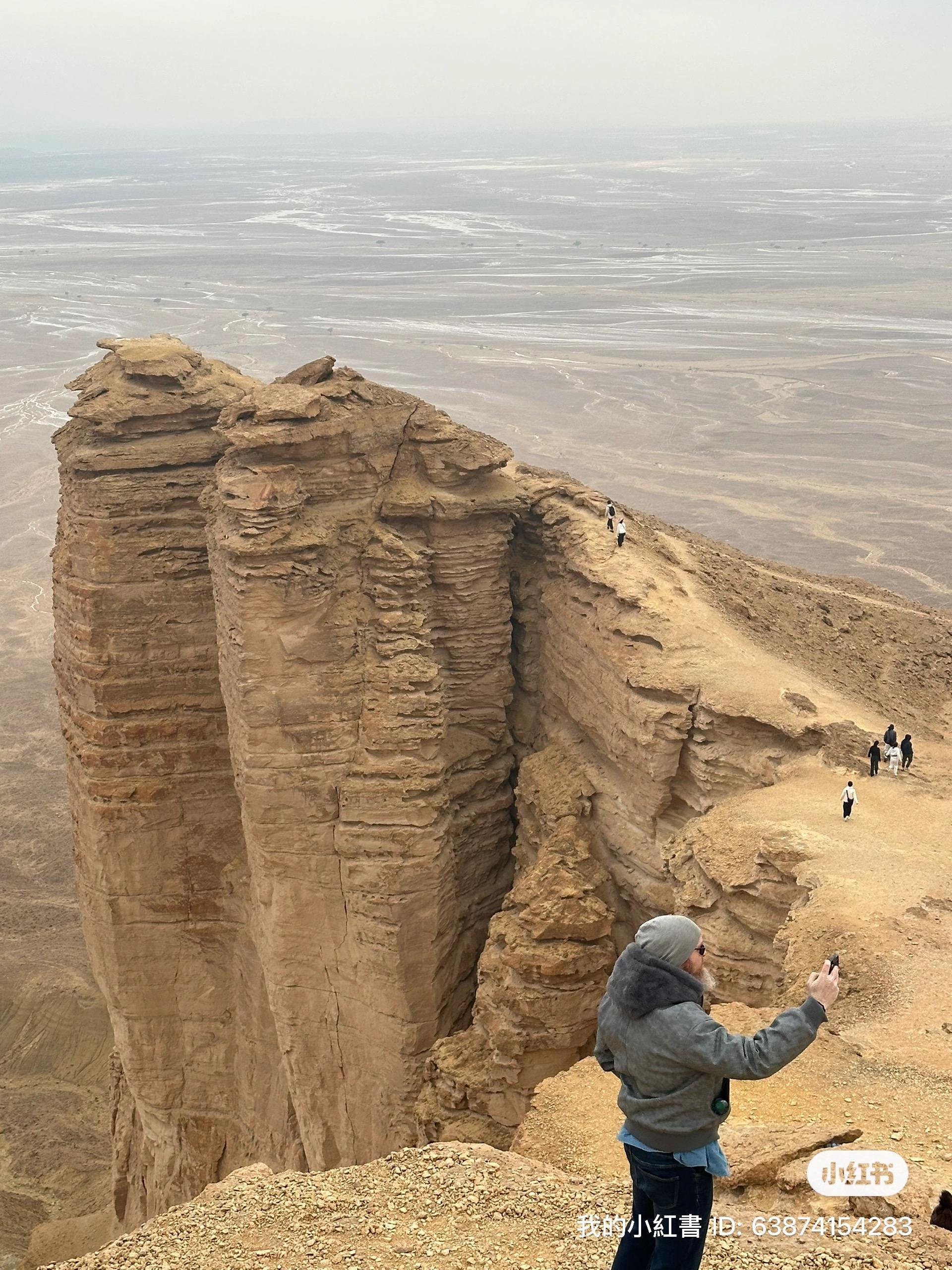 Private Edge of the World Expedition from Riyadh