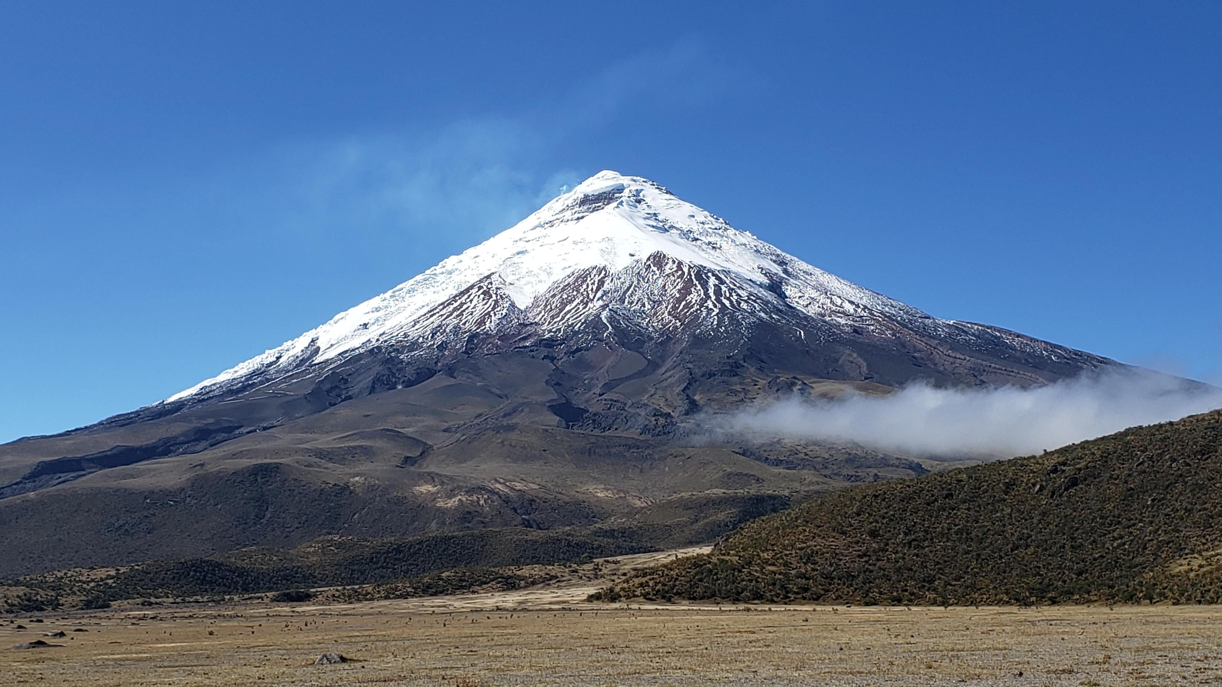 Private Andes Road Trip: Cotopaxi & Quilotoa Lagoon