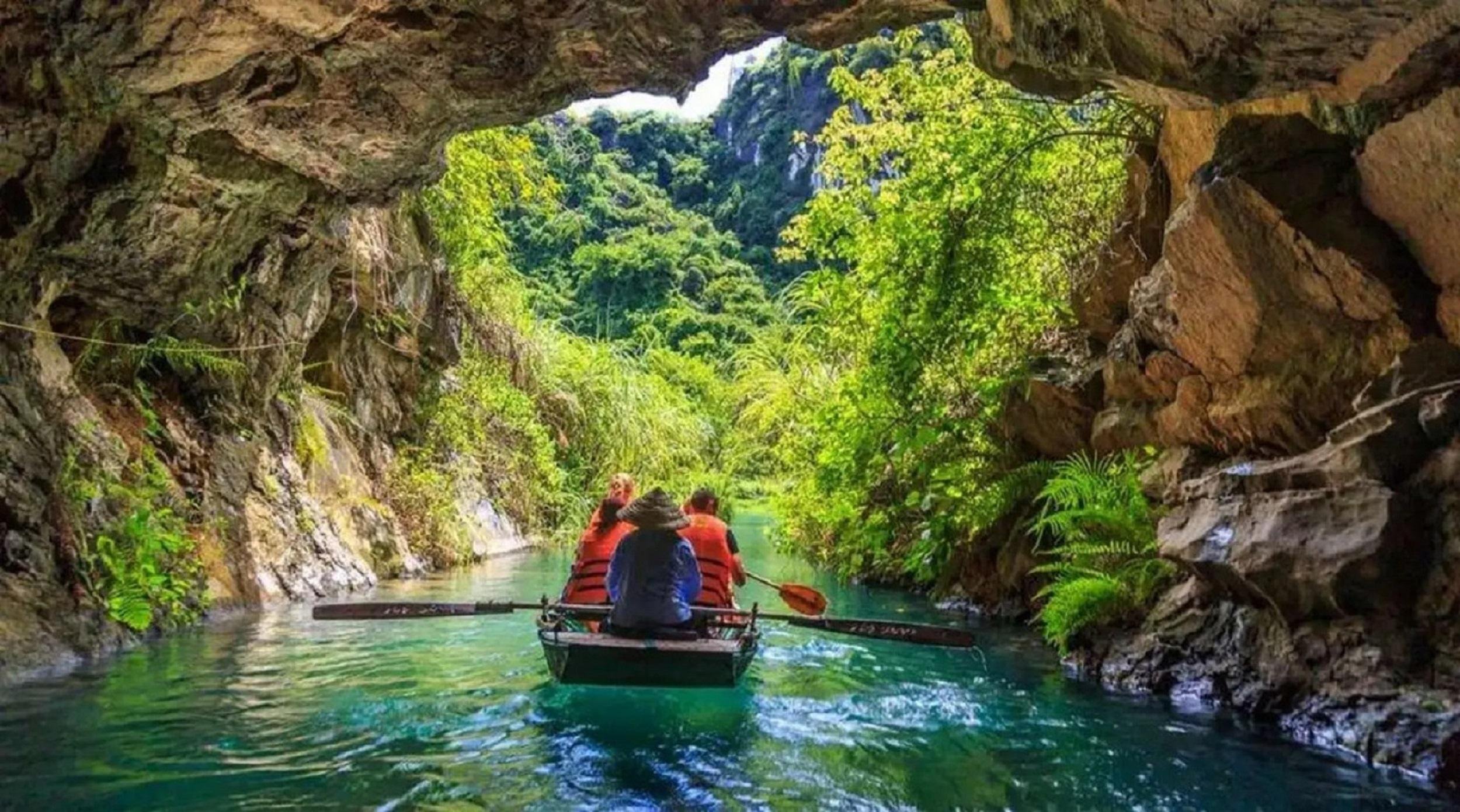 Ninh Binh Full-Day Small Group: Hoa Lu, Bich Dong, Trang An & Mua Cave