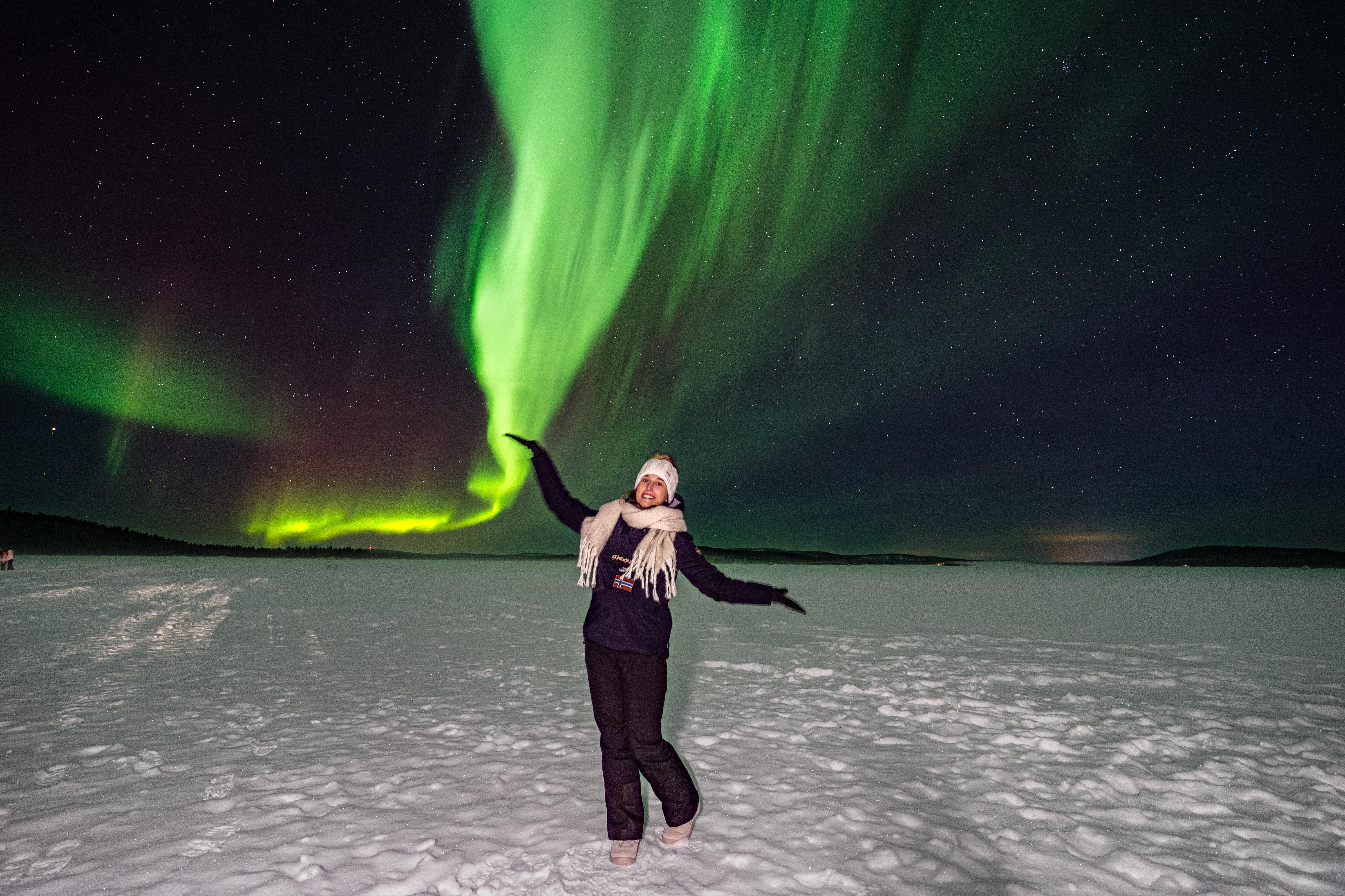 Rovaniemi Aurora Hunt – Expert-Led Northern Lights Chase with Free Photos