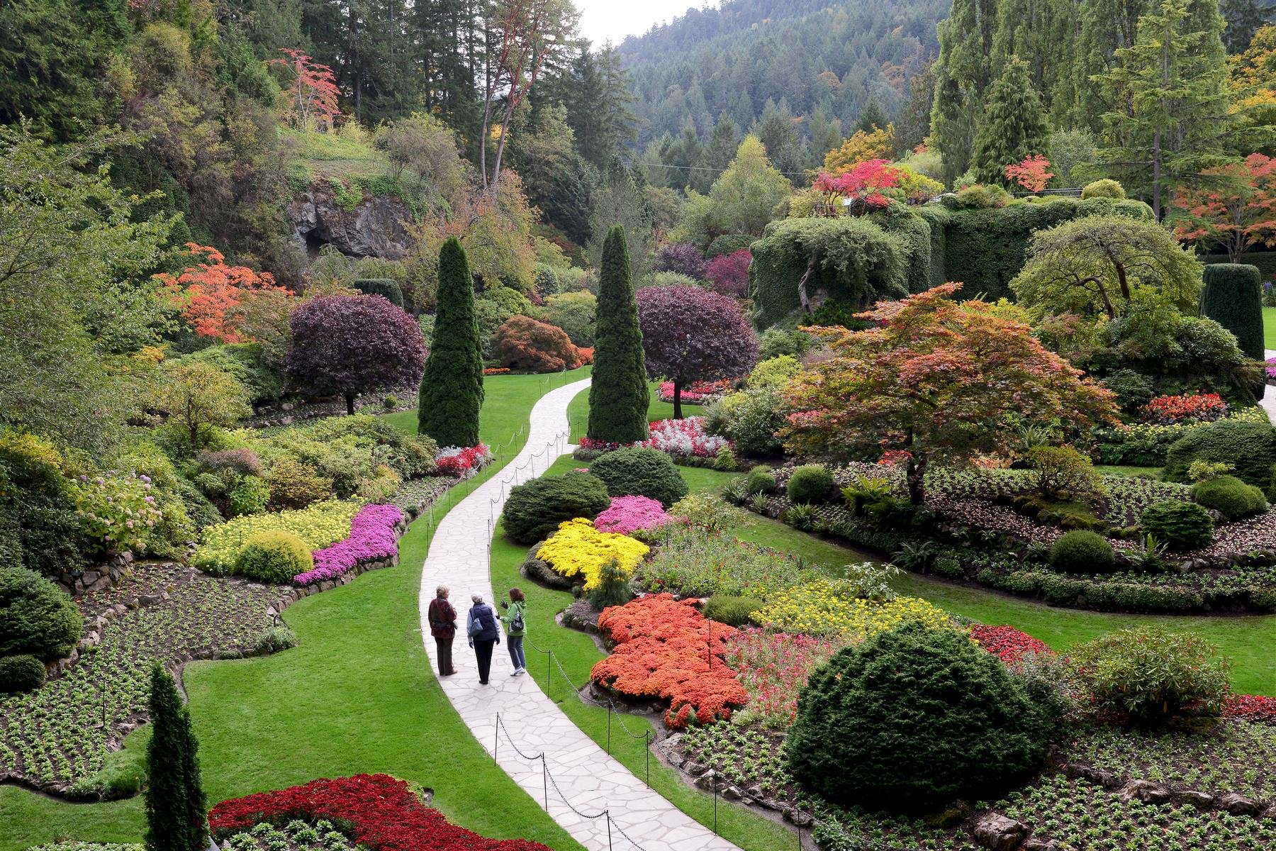 Victoria City Highlights & Butchart Gardens Guided Combo
