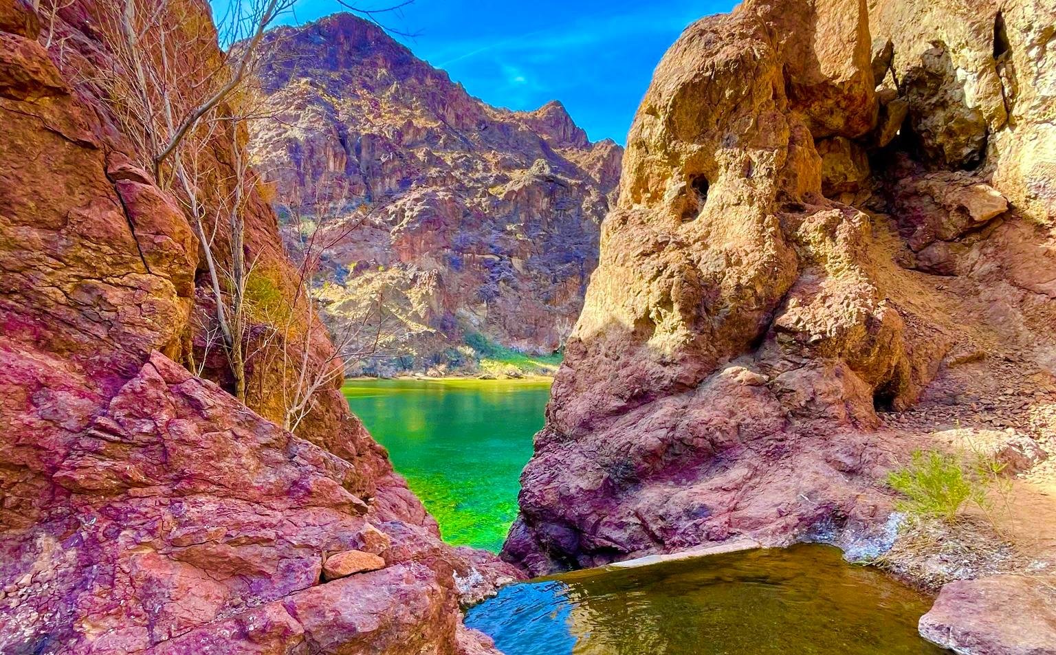 Hoover Dam Kayak Trip with 6 Hot Springs from Las Vegas