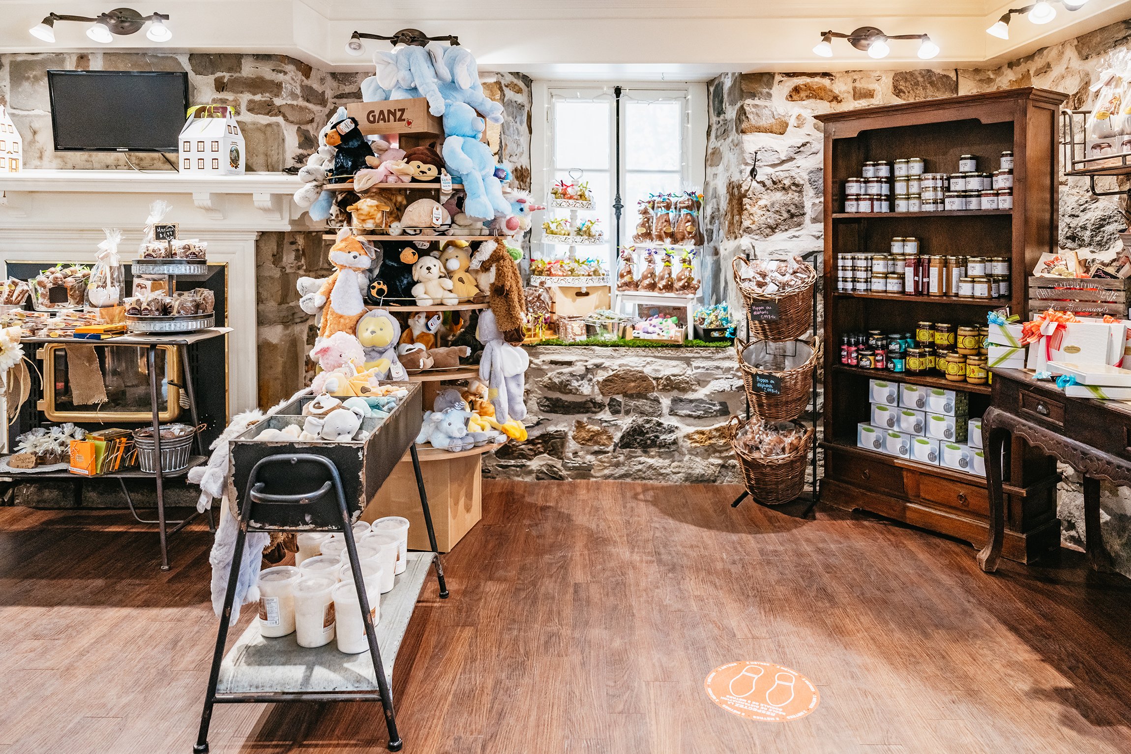 Quebec City: Montmorency Falls & Ile d'Orleans Half-Day Tour