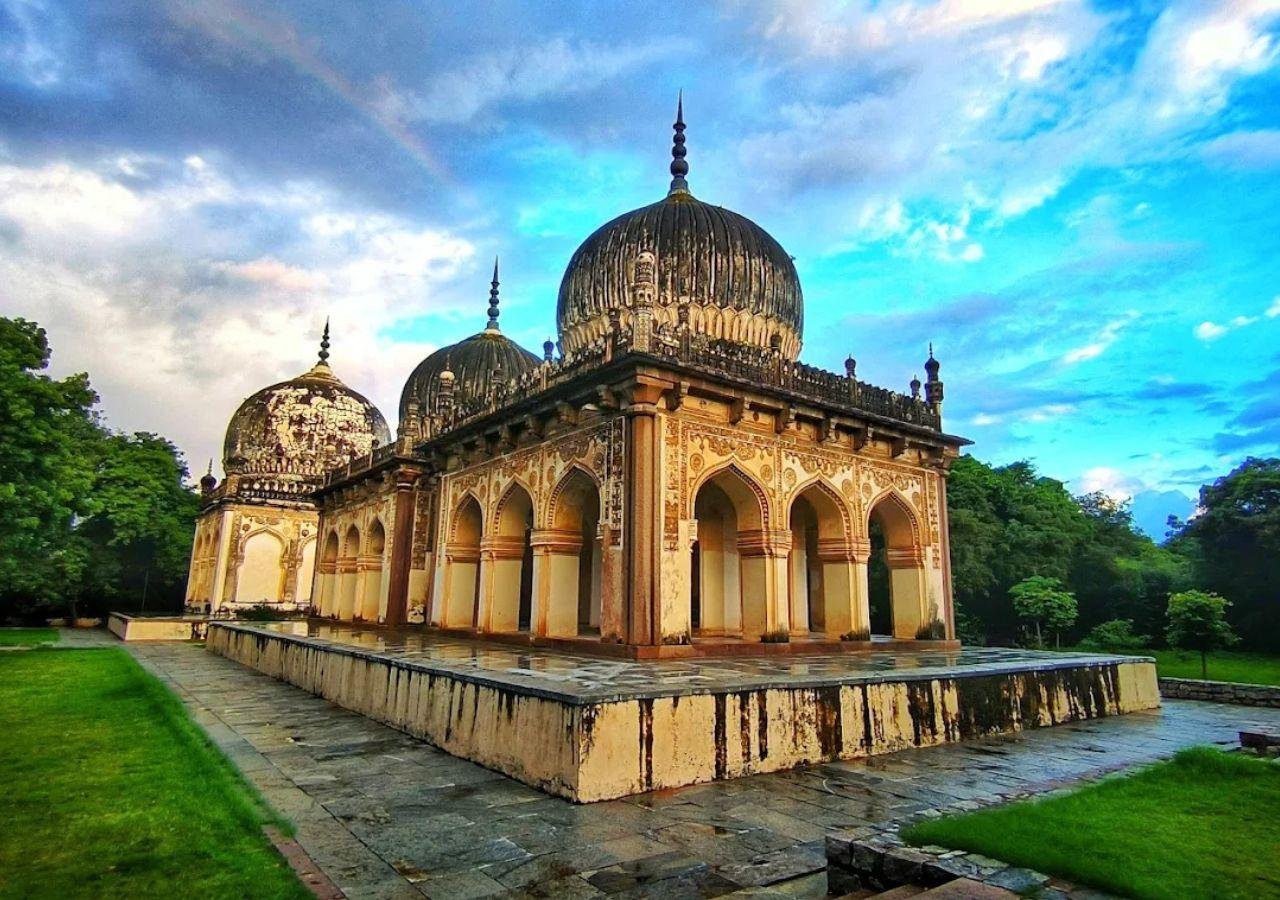 Comprehensive Hyderabad Heritage: Full & Half-Day Private Tour