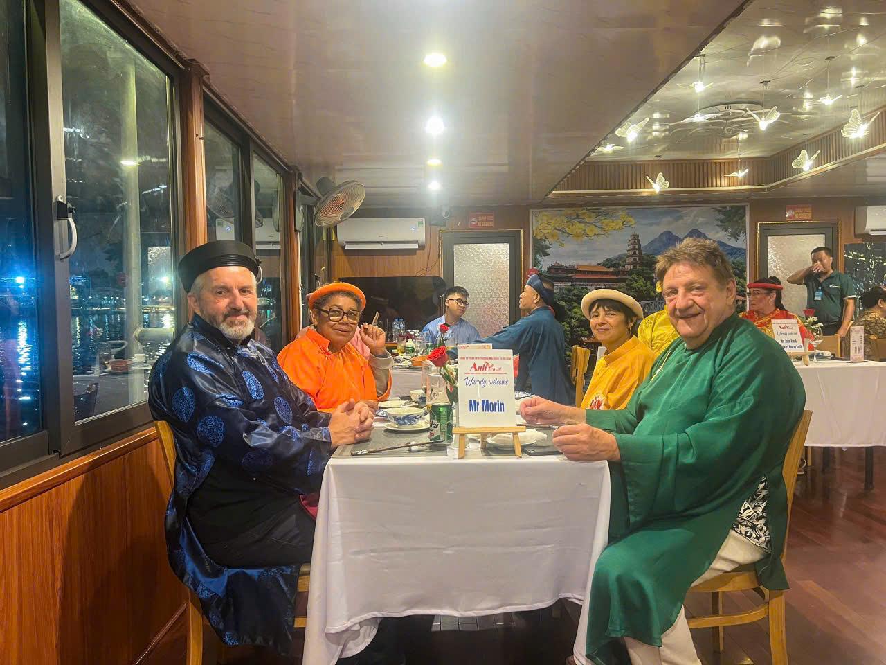 Perfume River Dinner Cruise with Hue Folk Music & Dining