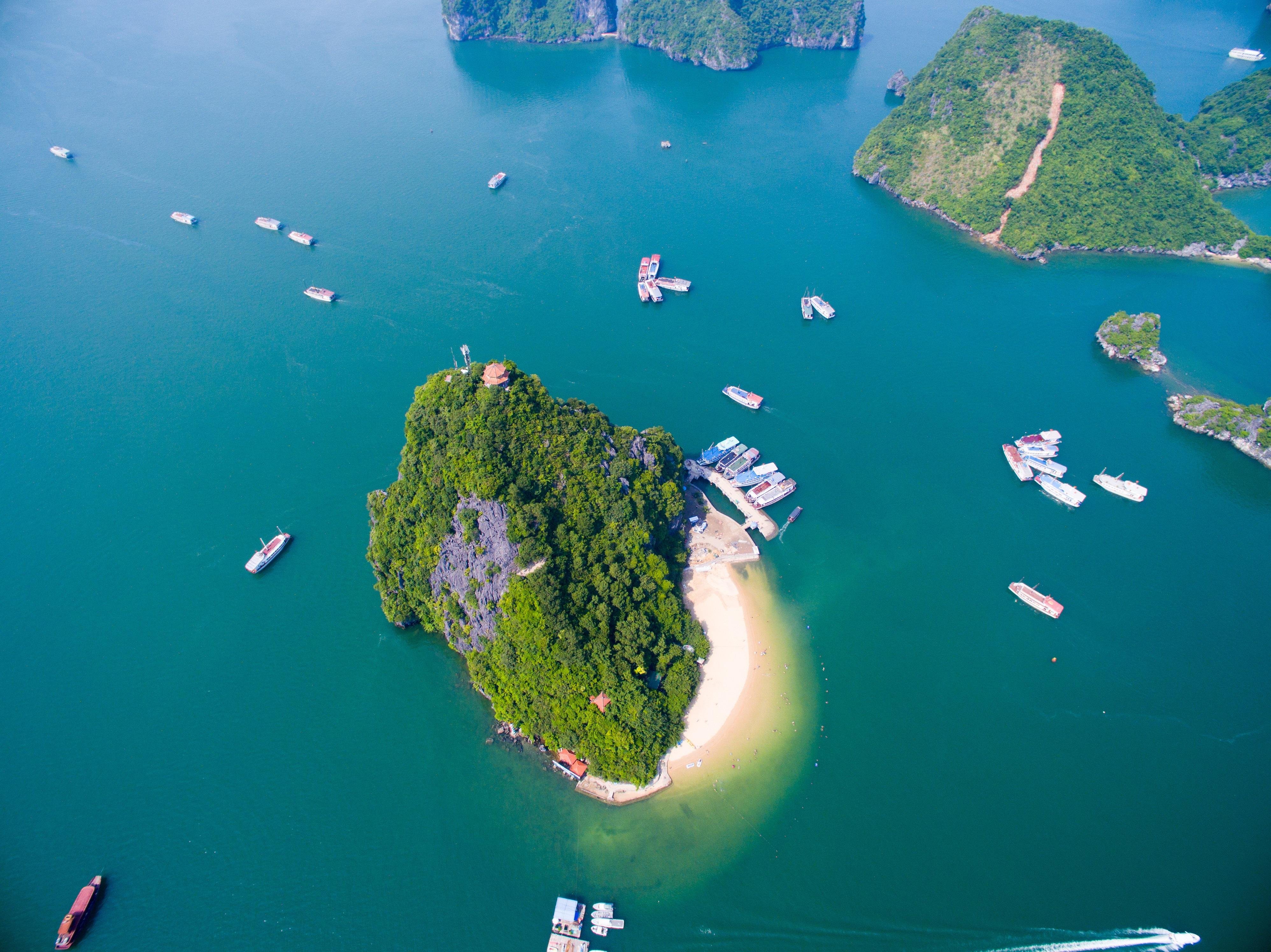 Ha Long Bay Full-Day Cruise from Hanoi: Caves, Kayaking & Sunset Party