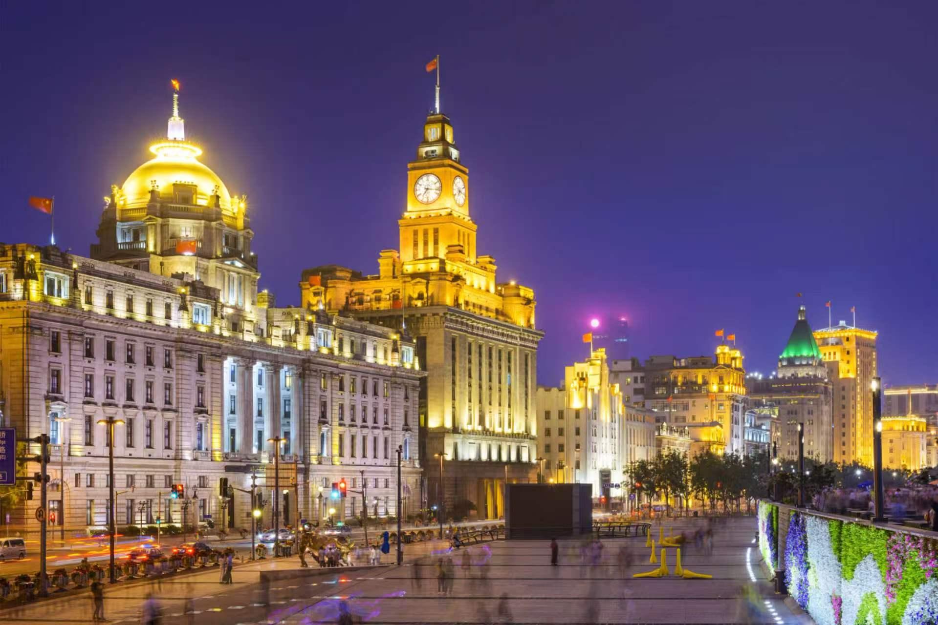 Shanghai Night Lights: Bund Walk & Huangpu River Cruise