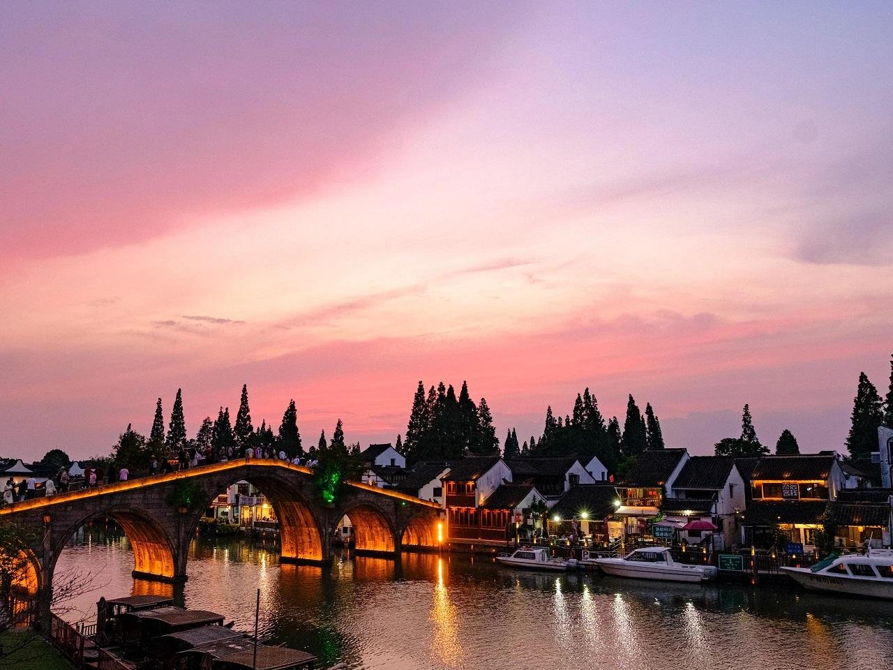 Zhujiajiao Sunset & Lantern Canal Experience