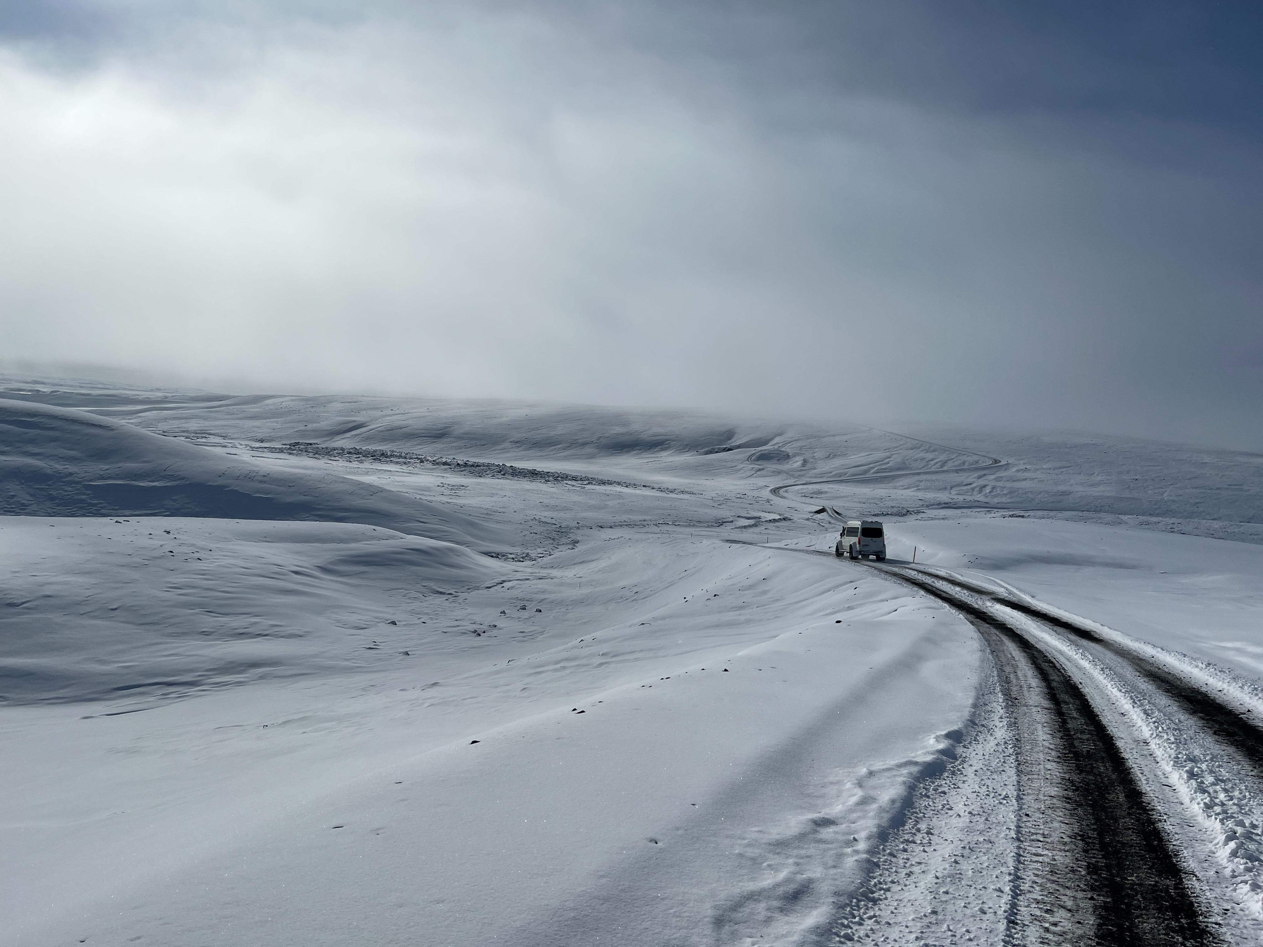 Super Jeep Golden Circle & Langjökull Glacier Snowmobile Expedition