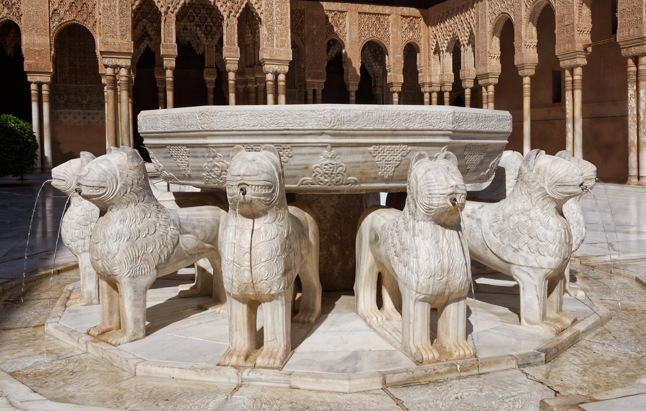 Alhambra: complete private tour with official tour guide and tickets