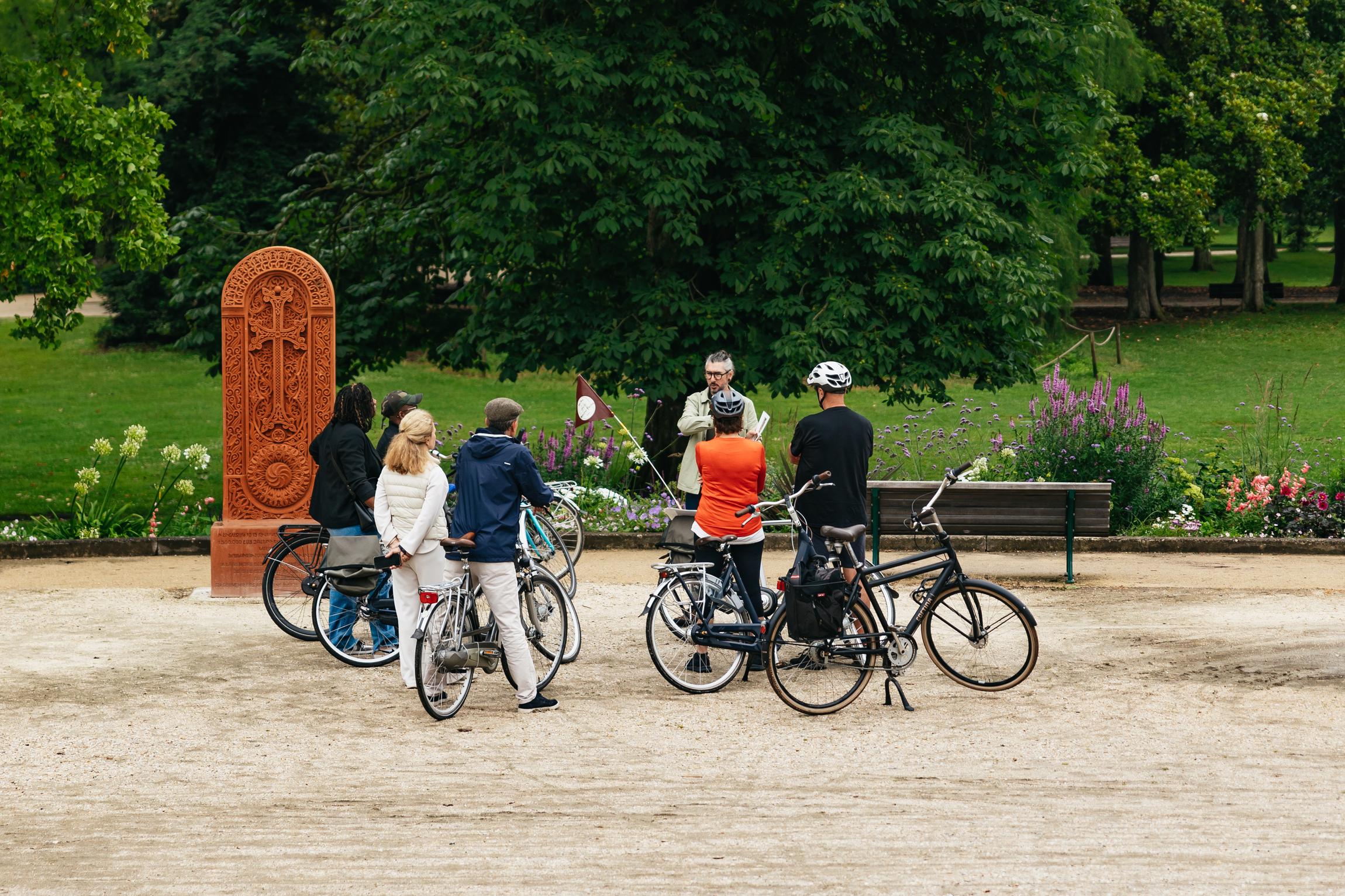 Bordeaux Bike Tour: City Center & Chartrons District