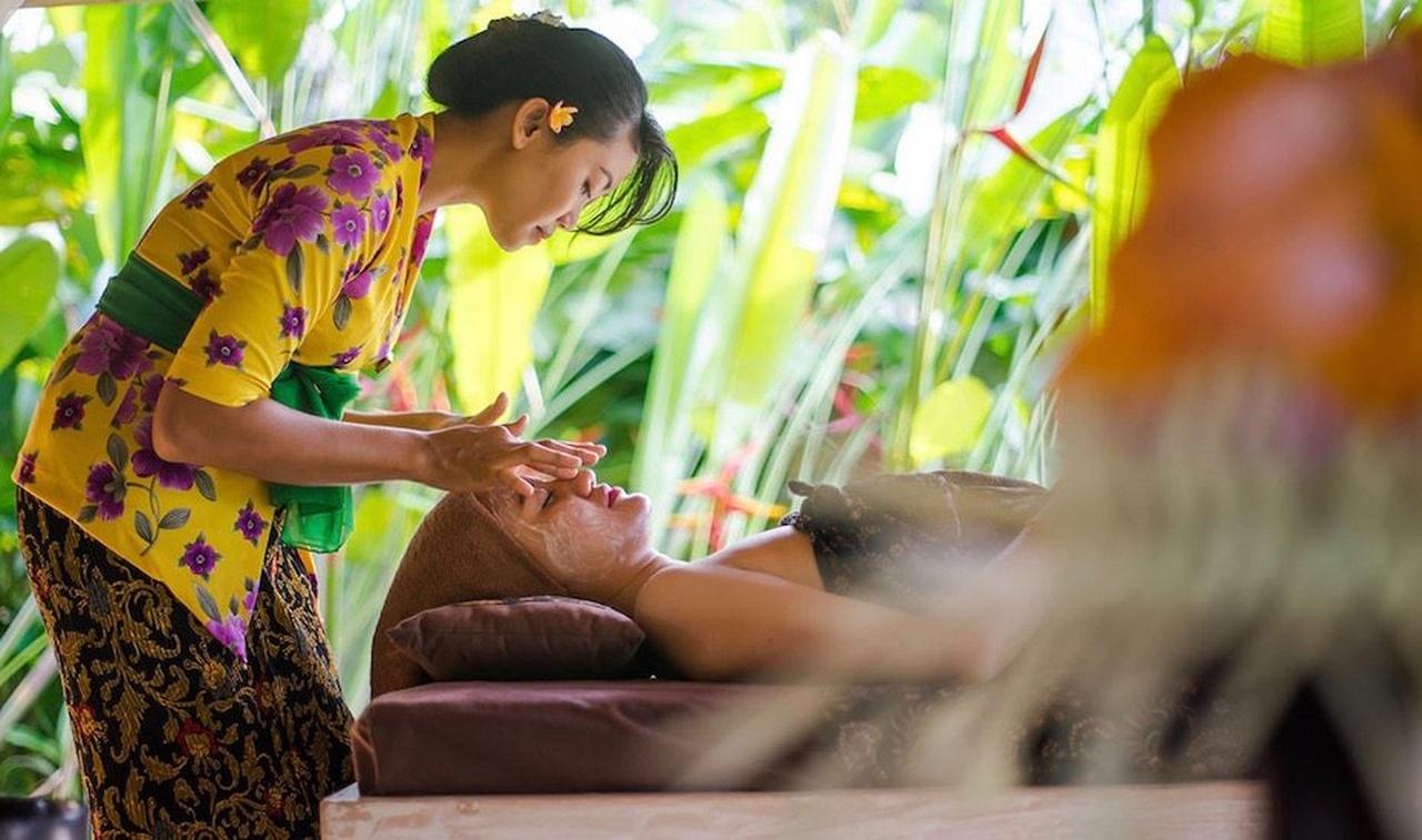 Uluwatu Temple, Kecak Dance, Beach Dinner & Spa Day