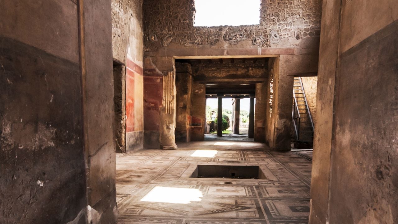 Pompeii Discovery: High-Speed Train, Wine Tasting & Lunch