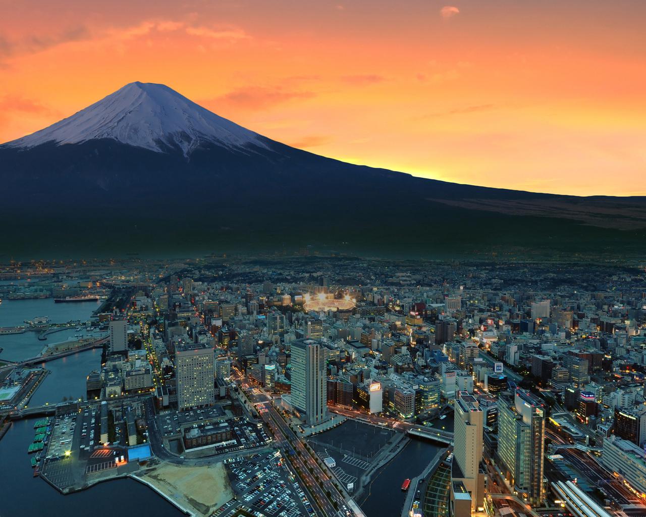 Tokyo to Mt. Fuji Private Tour with Photography & English-Speaking Guide