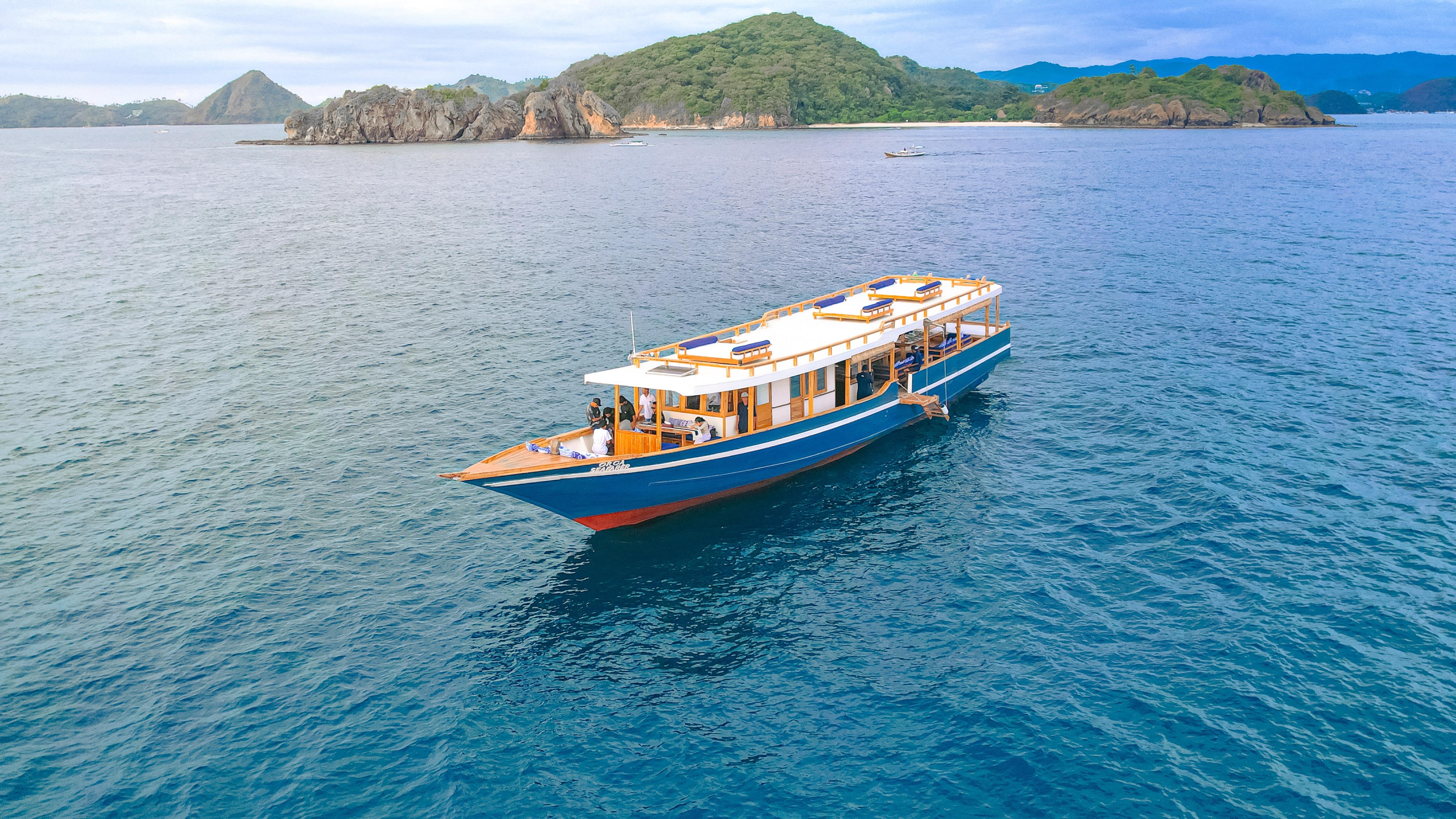 Premium Yacht Day Adventure to Komodo Islands with Sunset