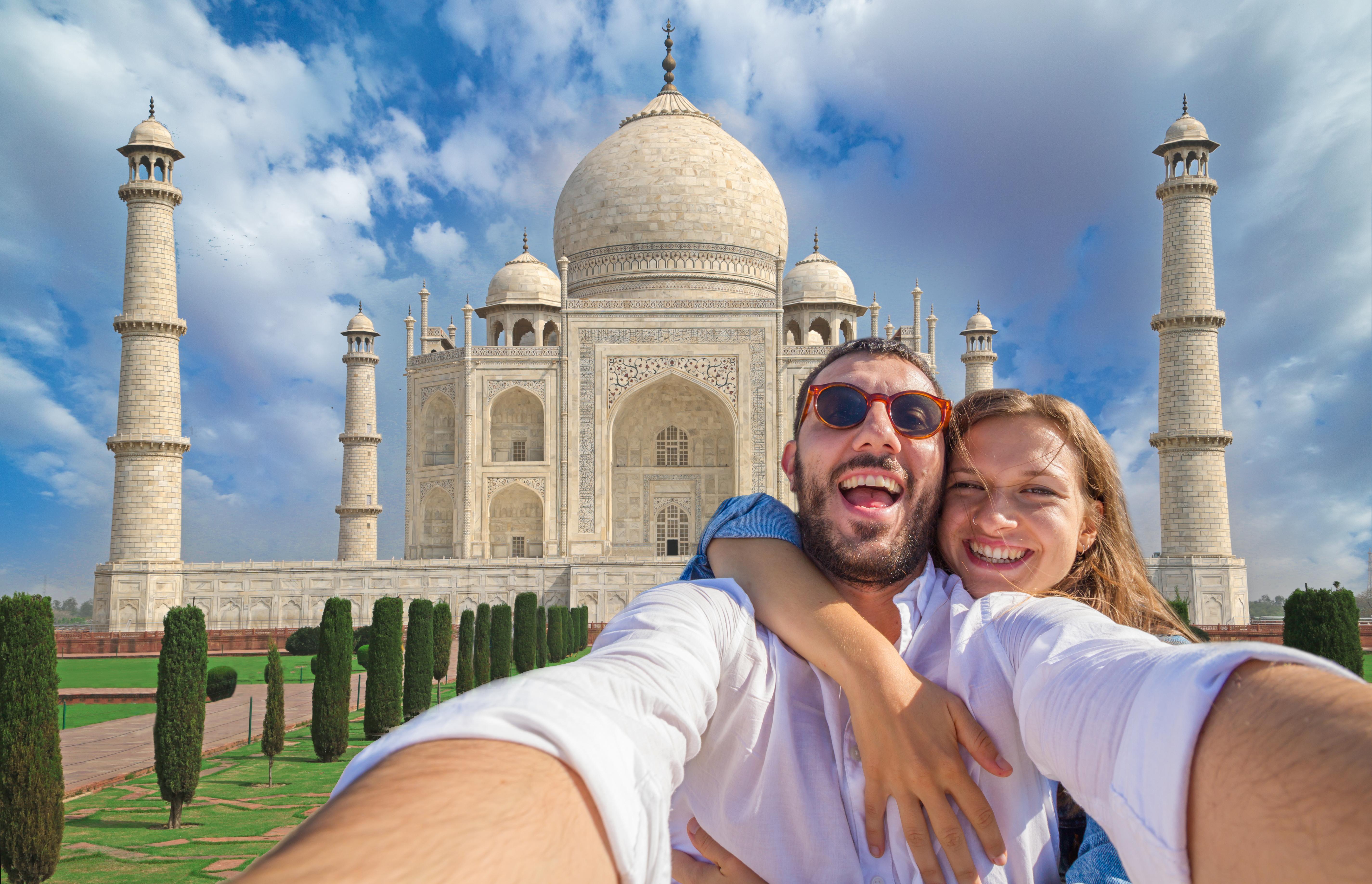 Delhi to Taj Mahal Sunrise Tour with Agra Fort & Pickup